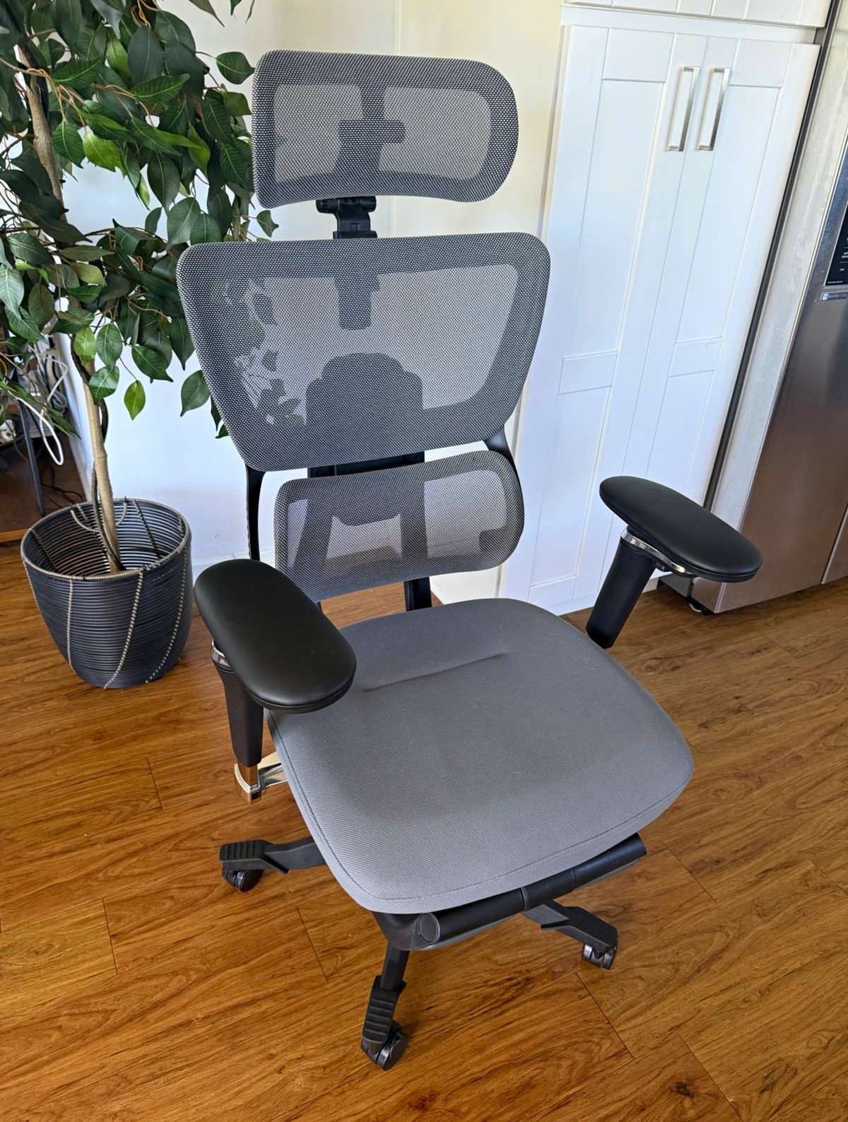 FlexiSpot C7 Max - Office Chair w/ Footrest & 5D armrests. Just assembled FlexiSpot C7 Max - Office Chair w/ Footrest & 5D armrests. Just assembled