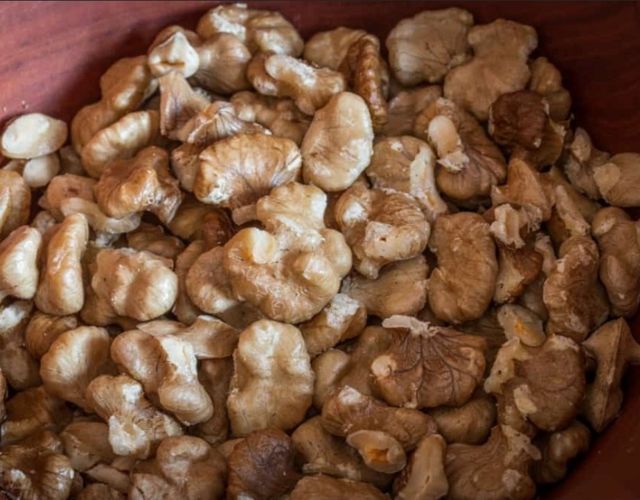 1 Lbs. (16oz.) Fresh Wild American Black Walnuts 1 Lbs. (16oz.) Fresh Wild American Black Walnuts