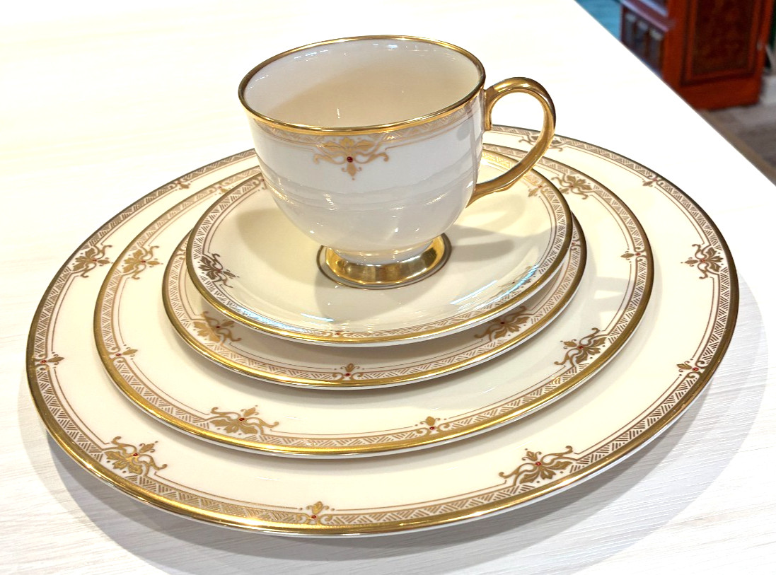 Lenox Republic Presidential 5 Piece Place Setting Fine China Gold Trim USA NICE Lenox Republic Presidential 5 Piece Place Setting Fine China Gold Trim USA NICE