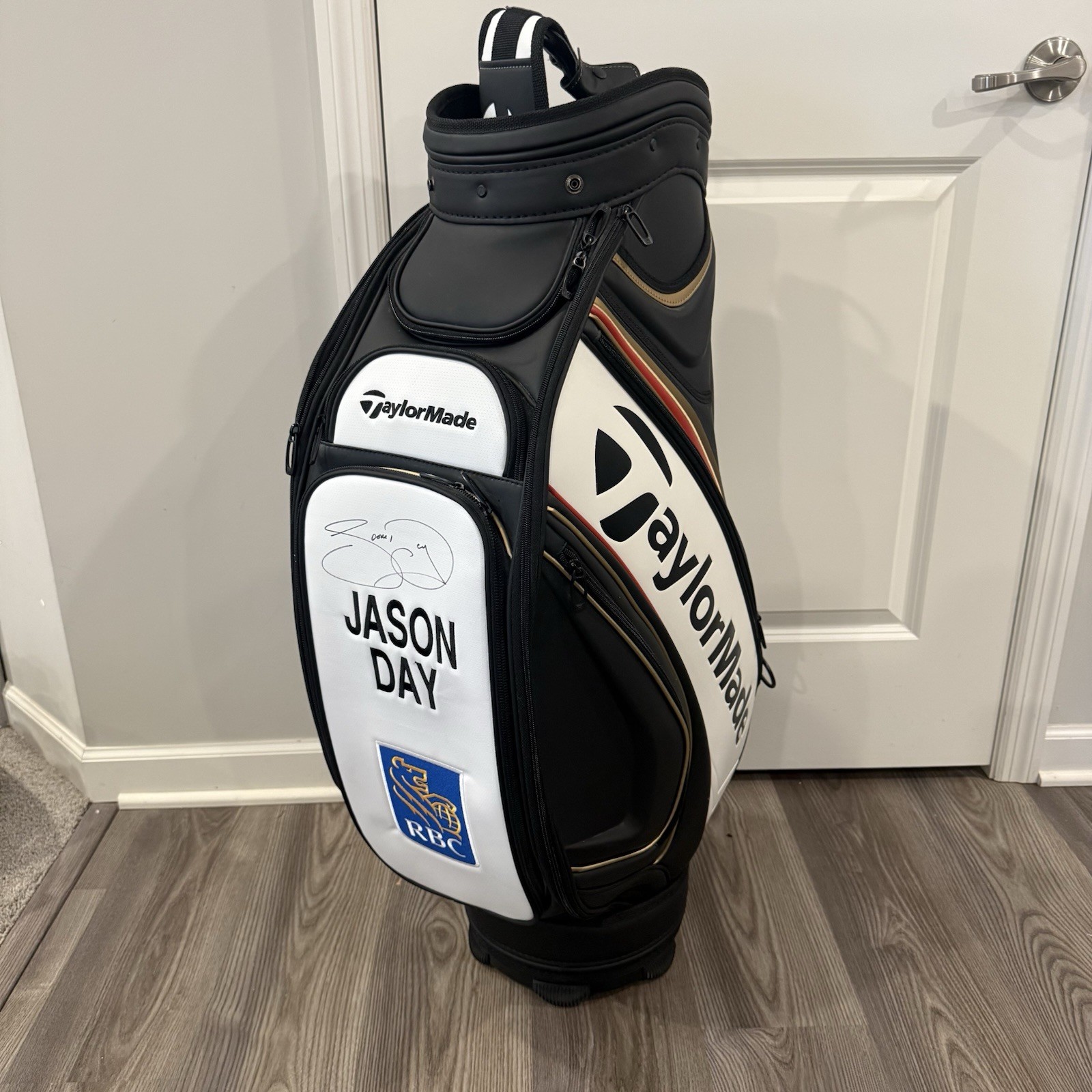 2016 Taylormade Jason Day Signed PGA Tour Staff Bag #1 Player RBC Golf Auto NWT 2016 Taylormade Jason Day Signed PGA Tour Staff Bag #1 Player RBC Golf Auto NWT