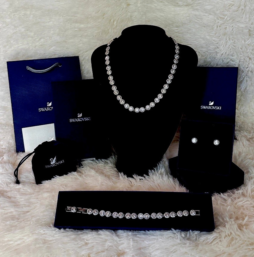 Swarovski Una Angelic Necklace Set
