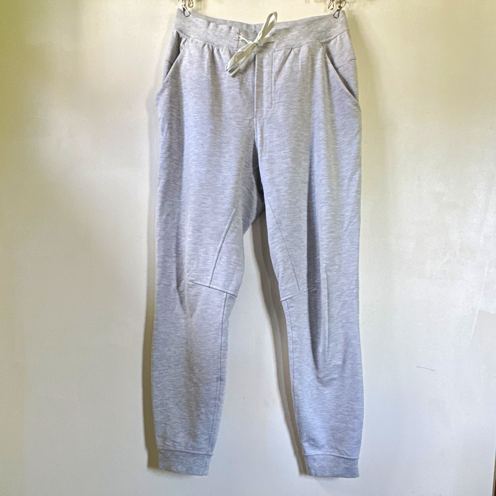 Lululemon Women’s Gray Jogger Pants Activewear Drawstring Pockets Size M Lululemon Women’s Gray Jogger Pants Activewear Drawstring Pockets Size M