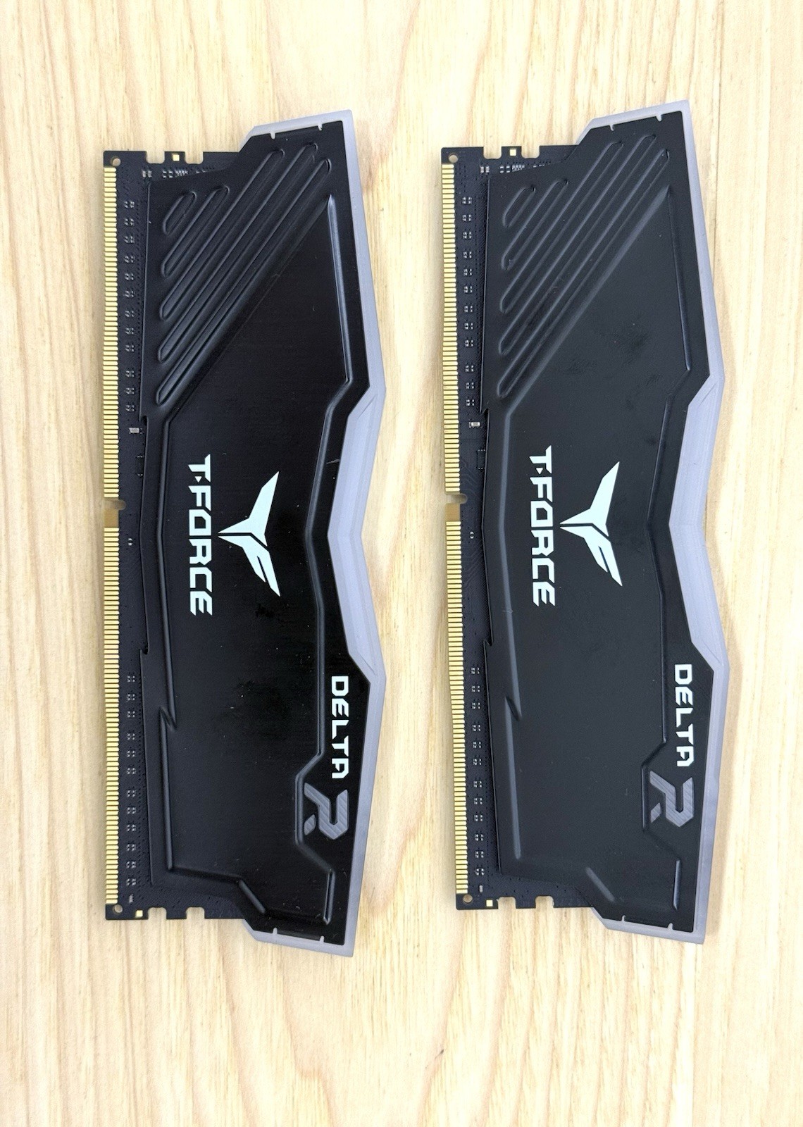 TEAMGROUP T-Force Delta RGB 16GB (2x8GB) DDR4-3200 CL16 Tested Working