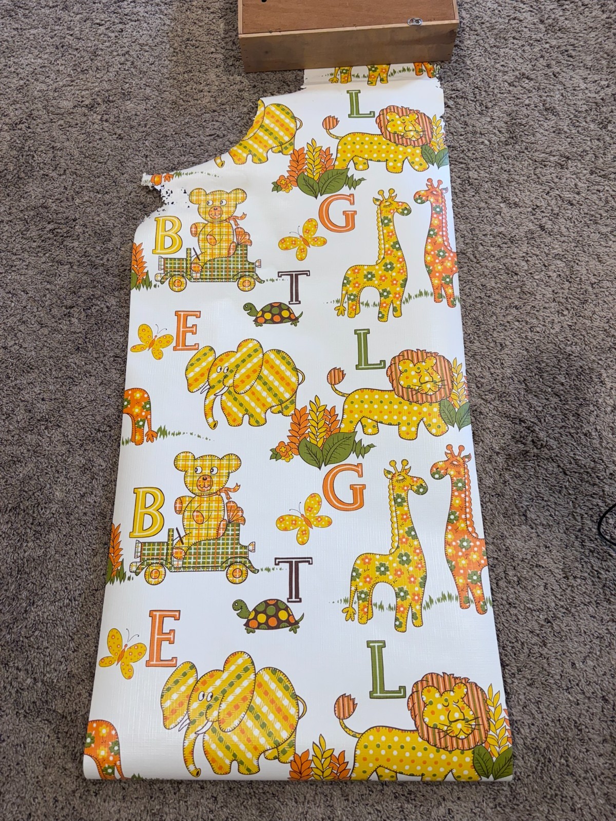 VTG 1970s Nursery Wallpaper Roll Alphabet Animals Lion Giraffe Bear 21\