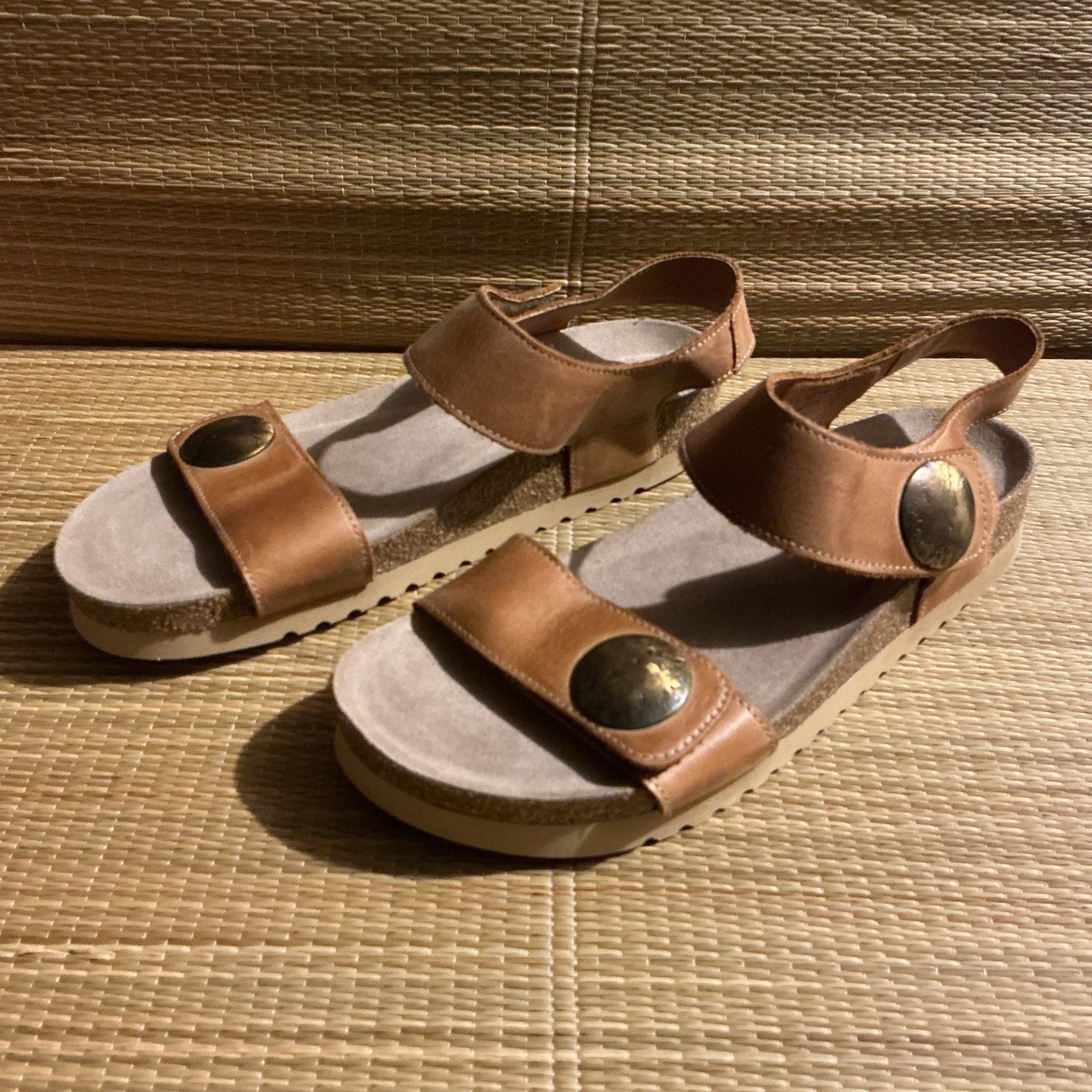 Taos Footwear Luckie Sandals Carmel IS 9 EU 40 NEW NO BOX