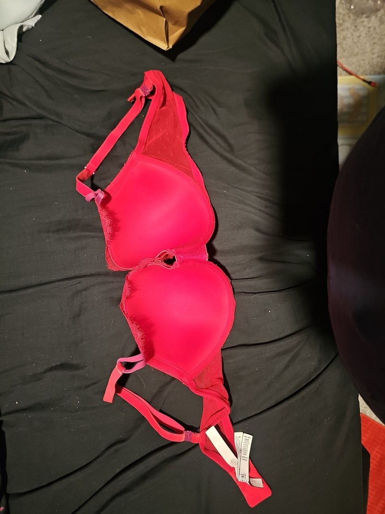 Victoria\'s Secret Red Lace Bra