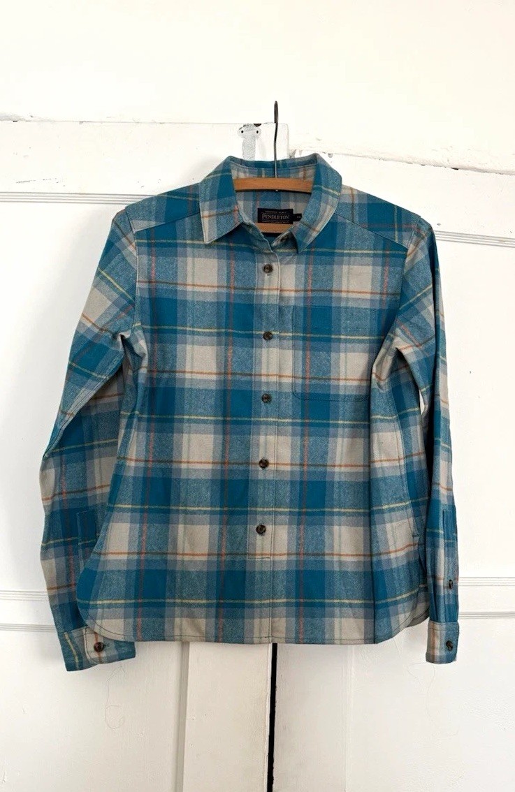 Pendleton Men\'s Blue Plaid Flannel Long Sleeve Button-Up Shirt Point Collar Pendleton Men\'s Blue Plaid Flannel Long Sleeve Button-Up Shirt Point Collar
