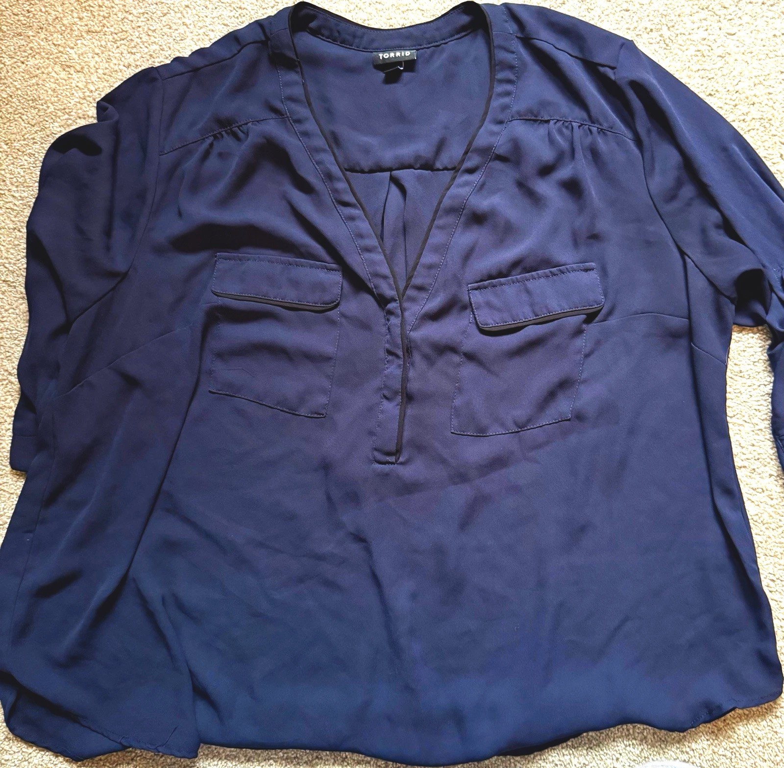 Torrid Women’s Plus 1X Blue Solid V-Neck Woven Roll Tab Sleeve Blouse Torrid Women’s Plus 1X Blue Solid V-Neck Woven Roll Tab Sleeve Blouse
