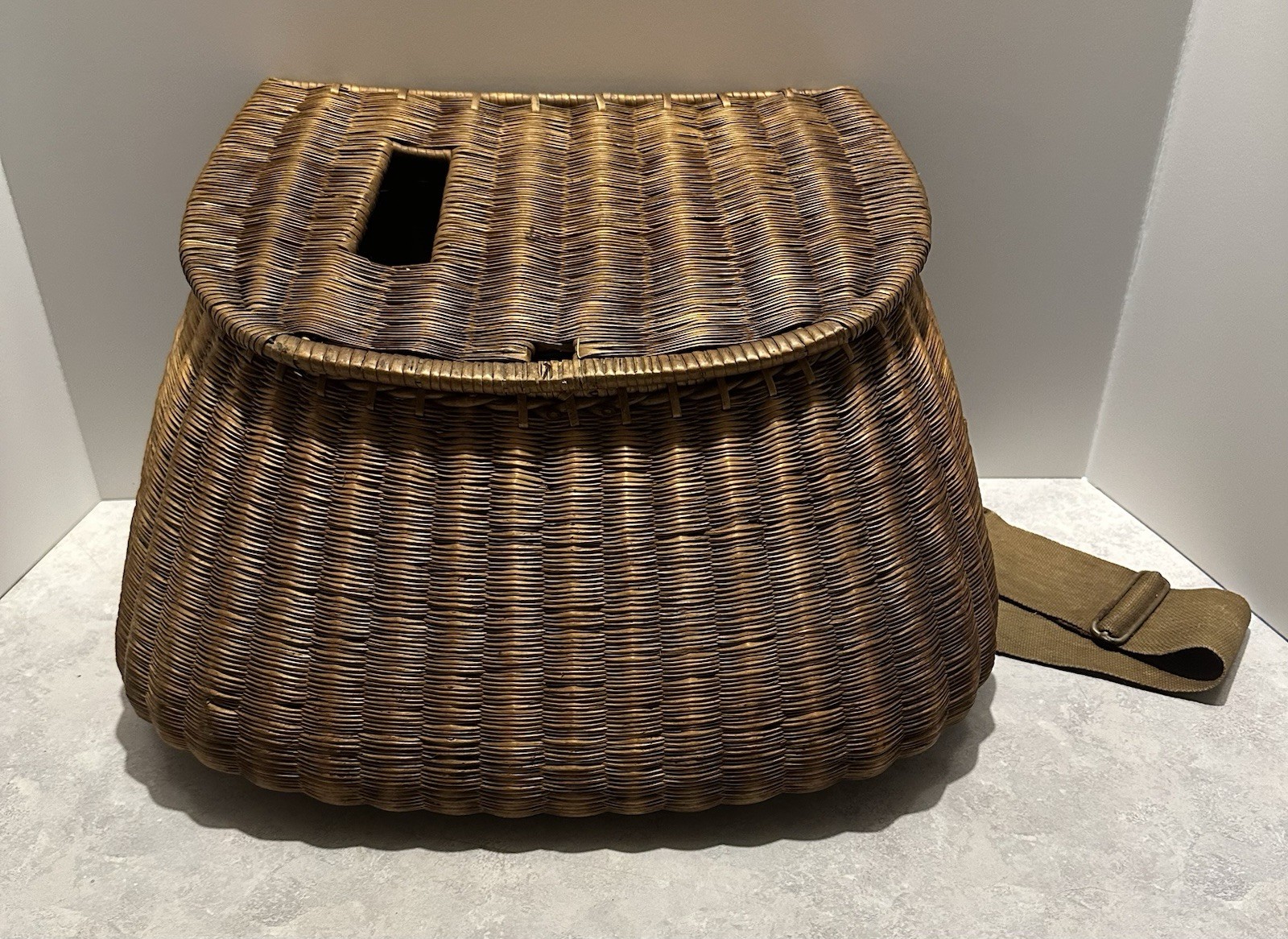 Vintage Antique W.R.Pape Newcastle On Tyne Trout/Fly Fishing Creel Basket