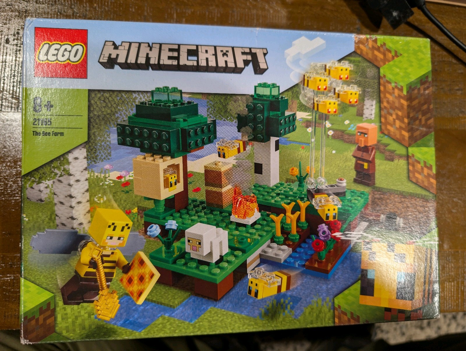 LEGO Minecraft 21165 The Bee Farm - Brand New Factory Sealed Retired LEGO Minecraft 21165 The Bee Farm - Brand New Factory Sealed Retired