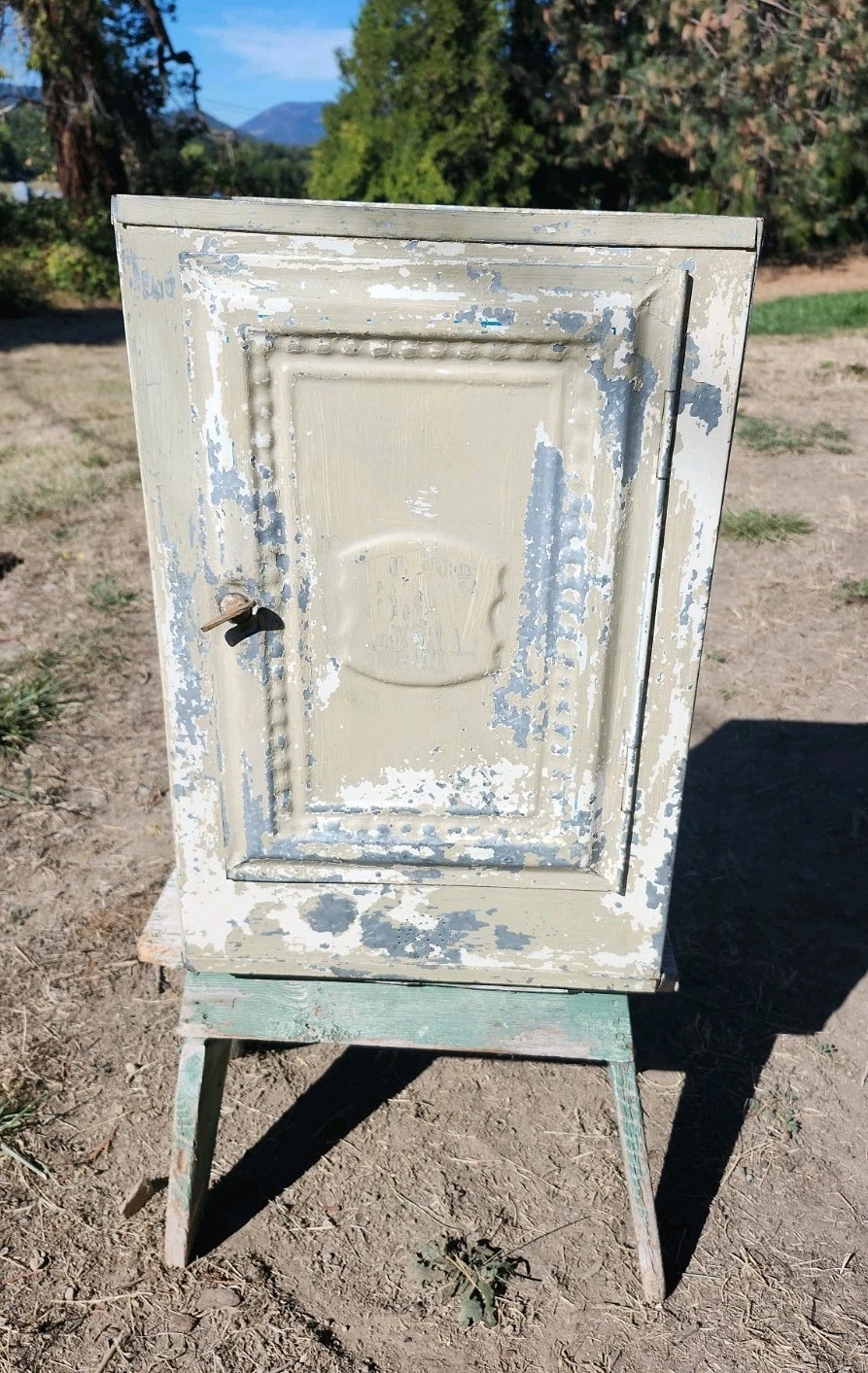 Vtg Rustic Tin Metal Pie Safe Bread Cake Cabinet Farmhouse Decor Nice Patina Vtg Rustic Tin Metal Pie Safe Bread Cake Cabinet Farmhouse Decor Nice Patina