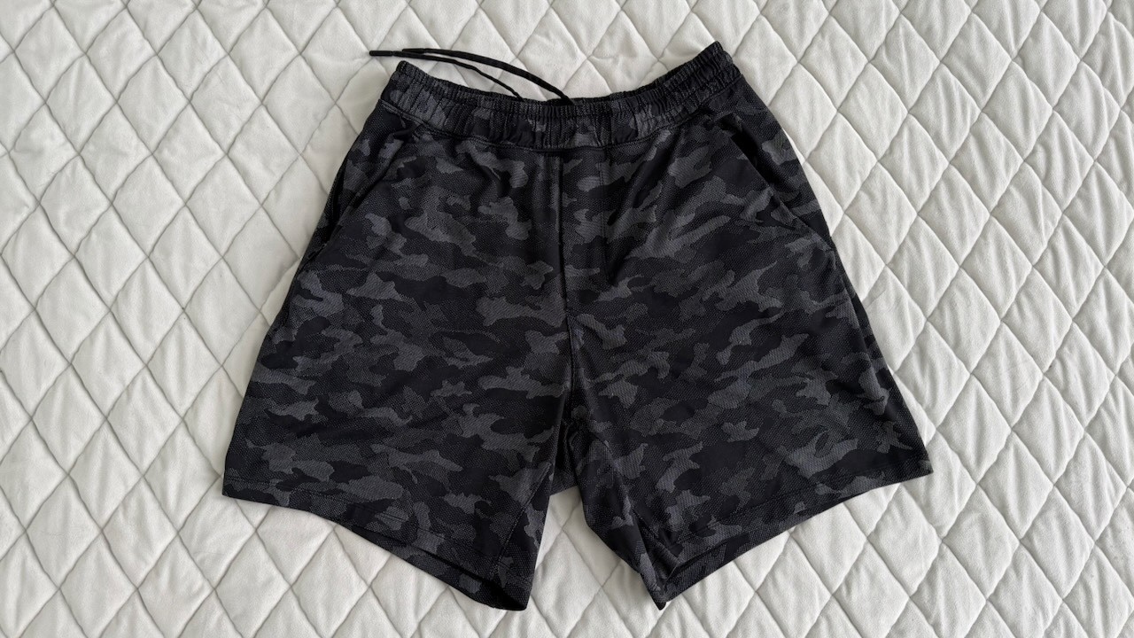 Lululemon License To Train Linerless 7” Shorts Men’s M Black Camo Lululemon License To Train Linerless 7” Shorts Men’s M Black Camo