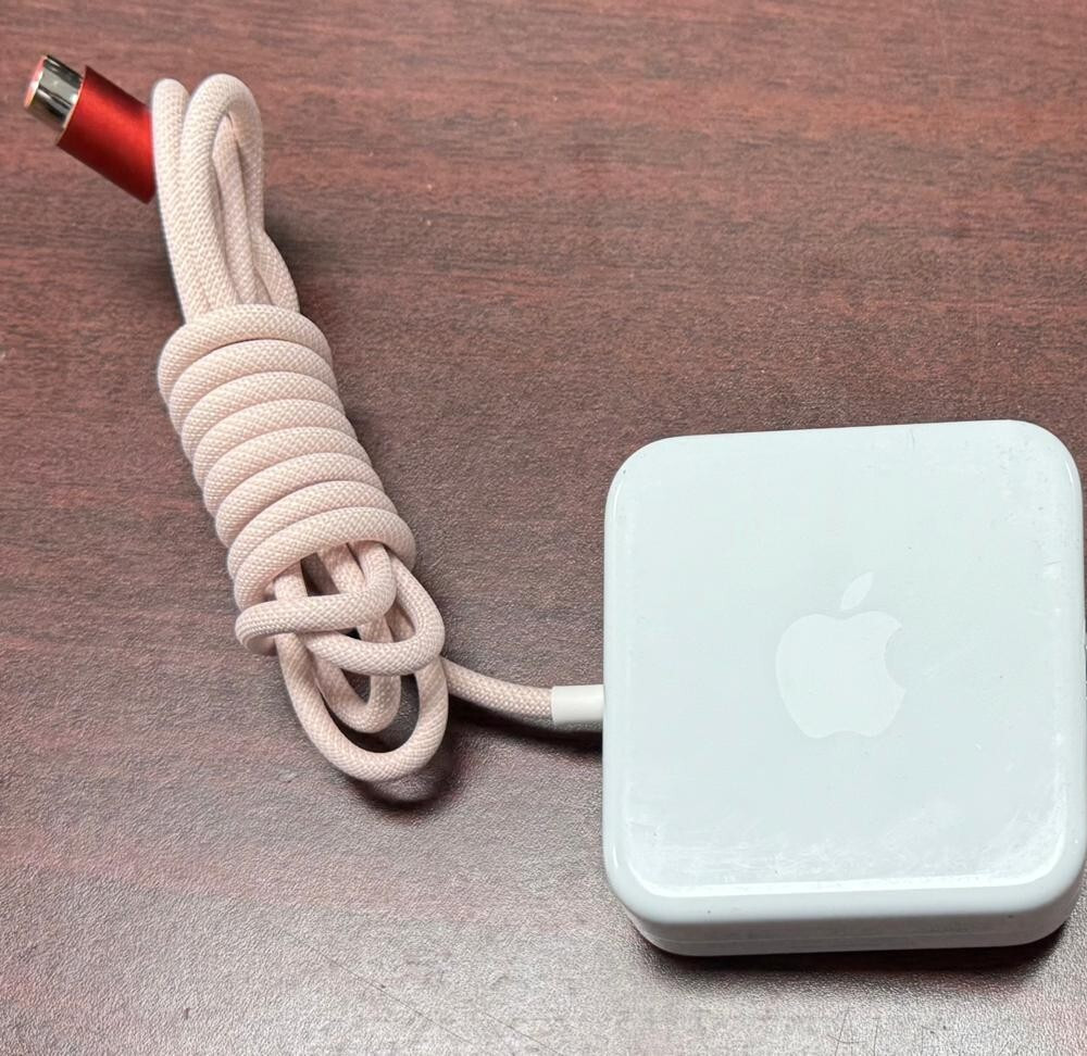 Pre Owned - Genuine Apple 24\ Pre Owned - Genuine Apple 24\