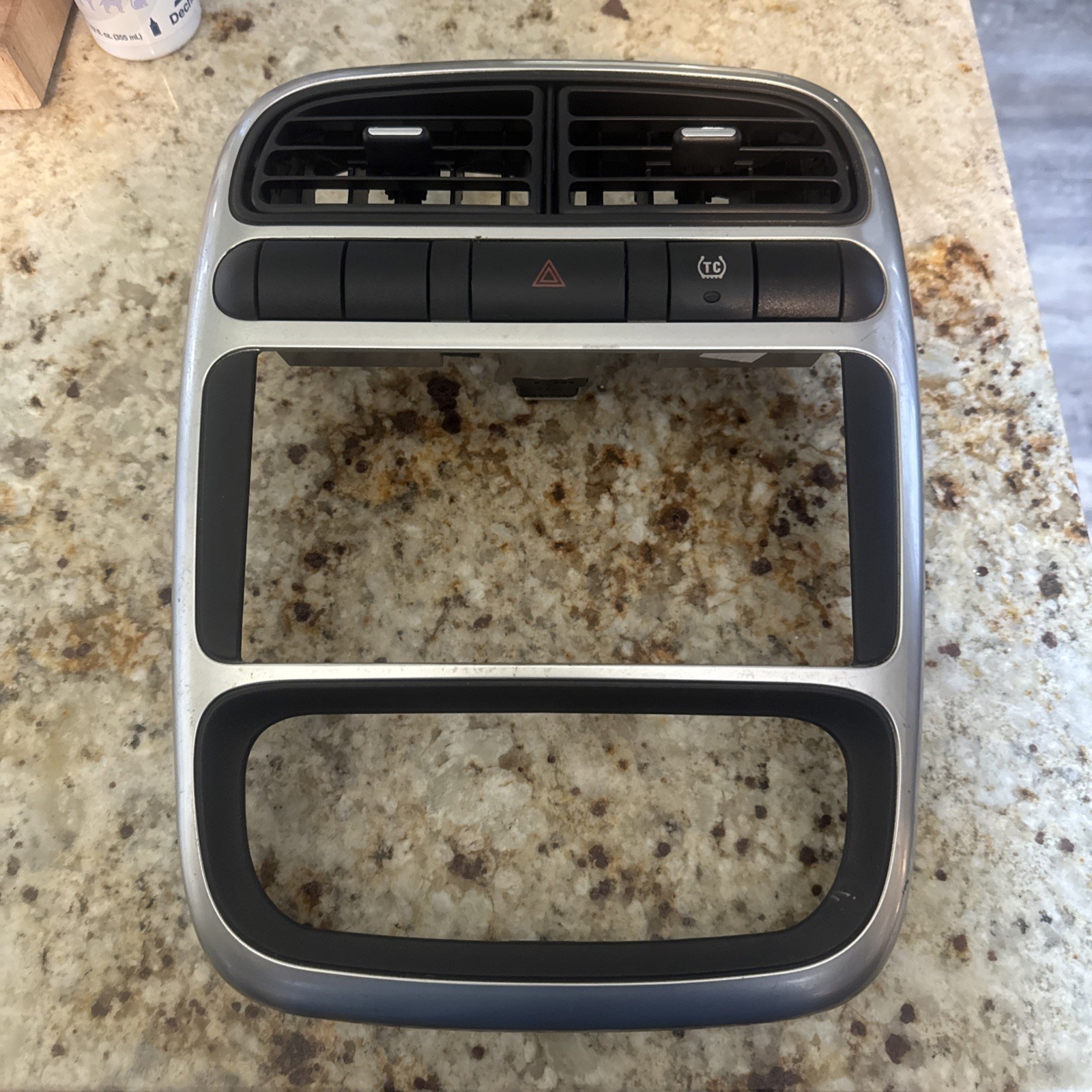 2000-2005 Saturn L300 Silver Radio Climate Control Bezel W/ Trac Fog Hazard 2000-2005 Saturn L300 Silver Radio Climate Control Bezel W/ Trac Fog Hazard
