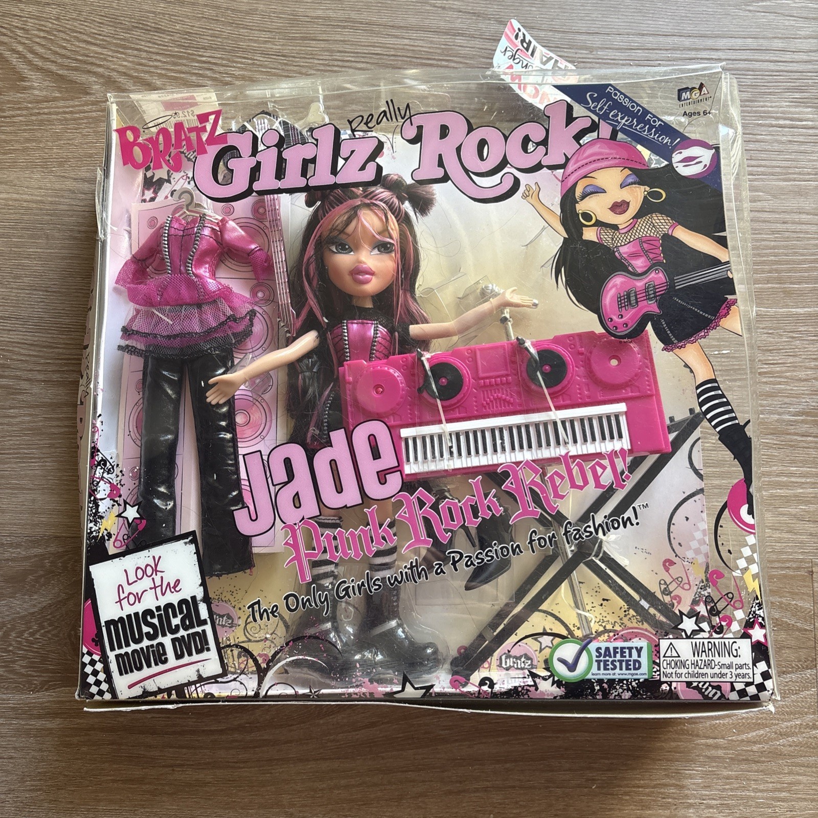 Bratz Punk Rock Jade Girlz Rock Fashion Doll w/ Box NEW - READ Bratz Punk Rock Jade Girlz Rock Fashion Doll w/ Box NEW - READ