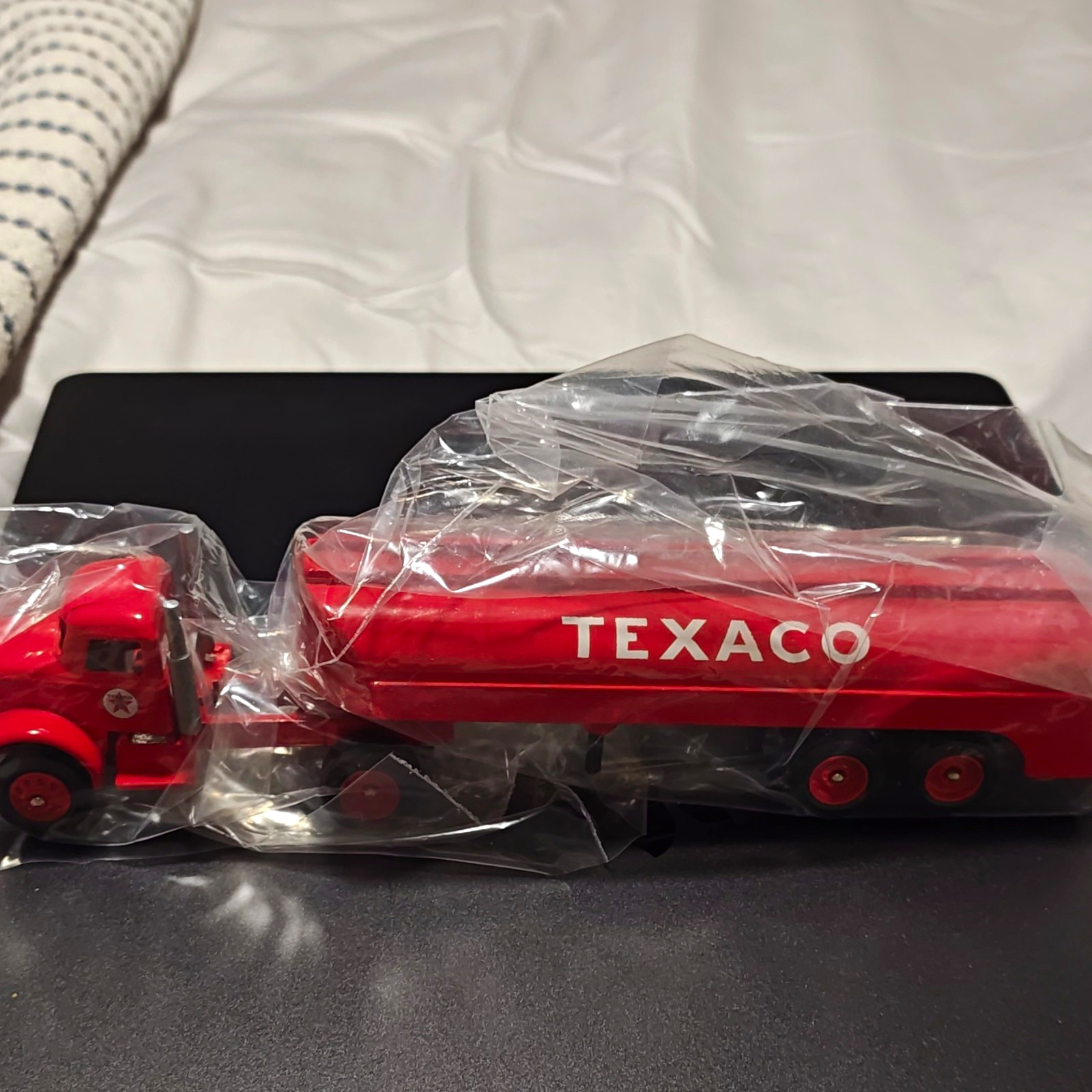 Texaco Winross Nostalgia Series 2 Red/White Tanker Model Truck Repro 1960s