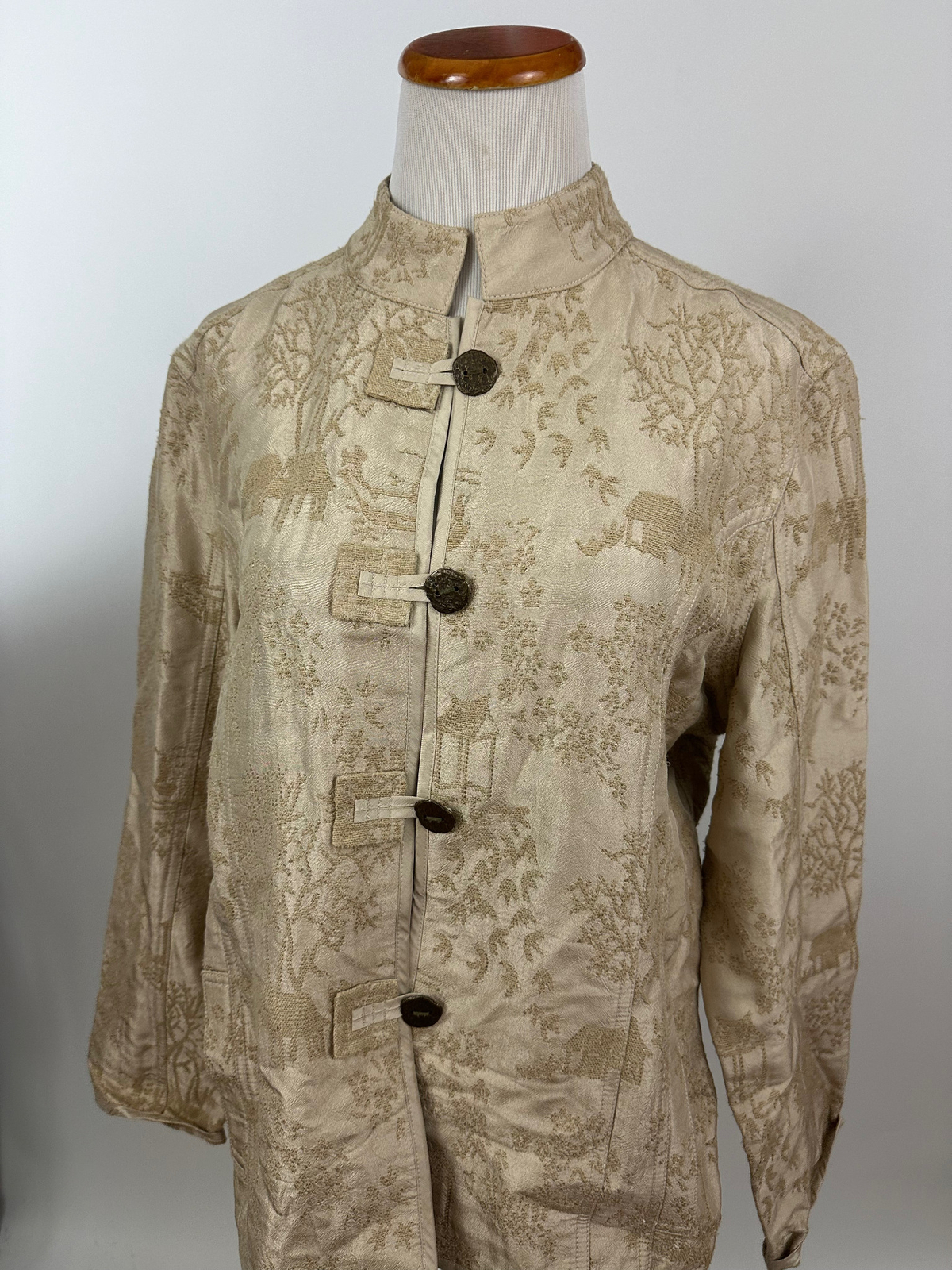 Chico\'s beige SILK blend ASIAN full embroidery jacket Size 2 M/L Chico\'s beige SILK blend ASIAN full embroidery jacket Size 2 M/L