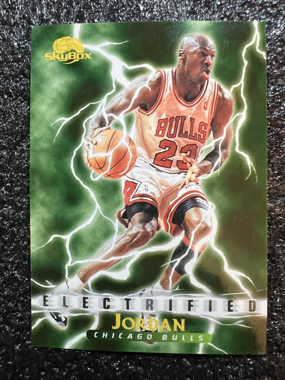1995-1996 Skybox Premium Michael Jordan Electrified #278 Chicago Bulls 1995-1996 Skybox Premium Michael Jordan Electrified #278 Chicago Bulls