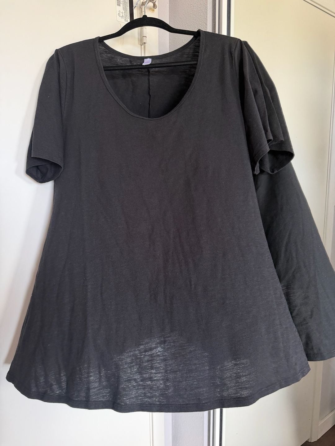 LuLaRoe Tunic Swing Top Size 2XL Black Scoop Neck Short Sleeve LuLaRoe Tunic Swing Top Size 2XL Black Scoop Neck Short Sleeve