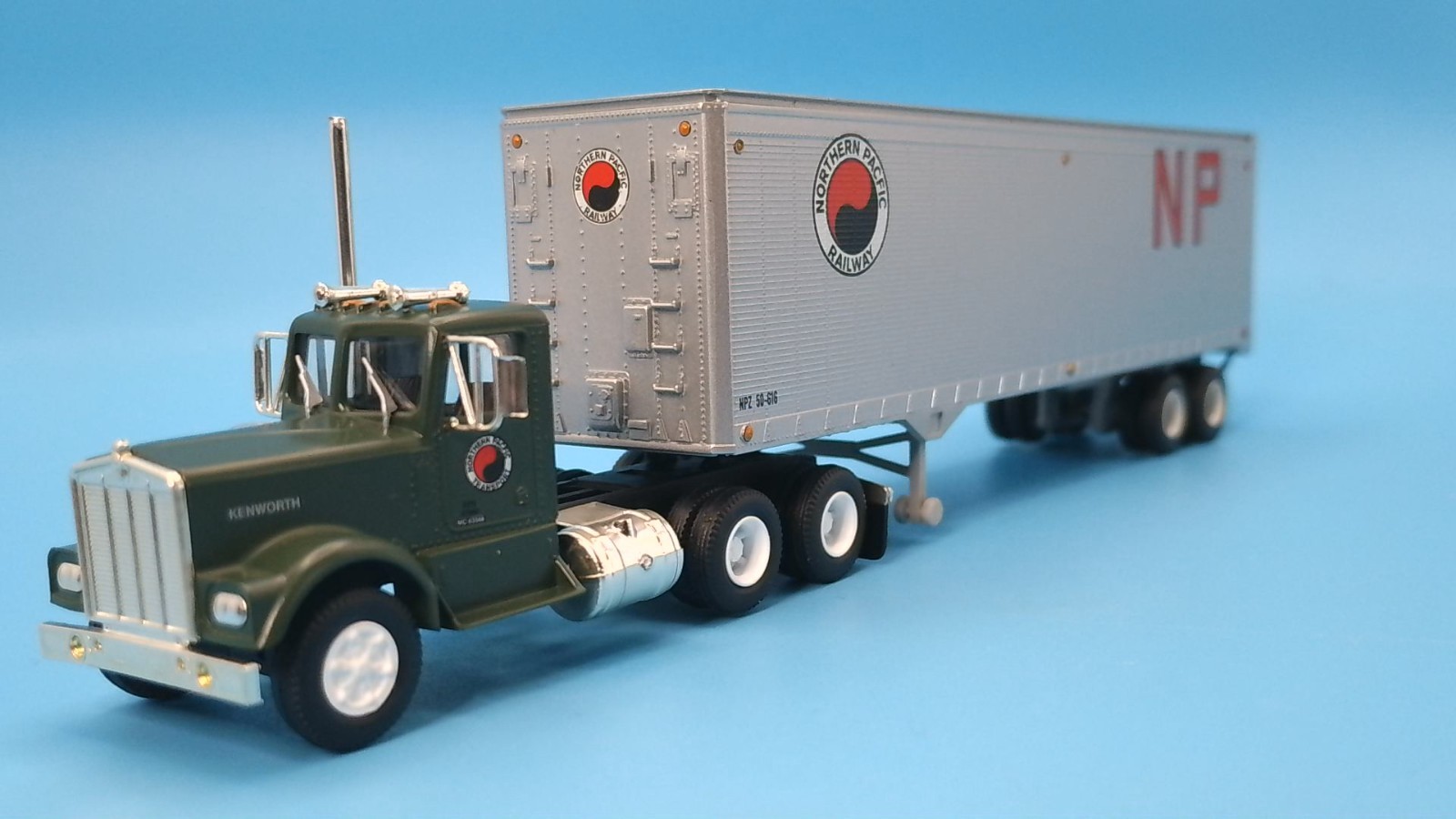Athearn 91938 HO Northern Pacific K Tractor 40' Trailer NP RTR Limited Edition Athearn 91938 HO Northern Pacific K Tractor 40' Trailer NP RTR Limited Edition