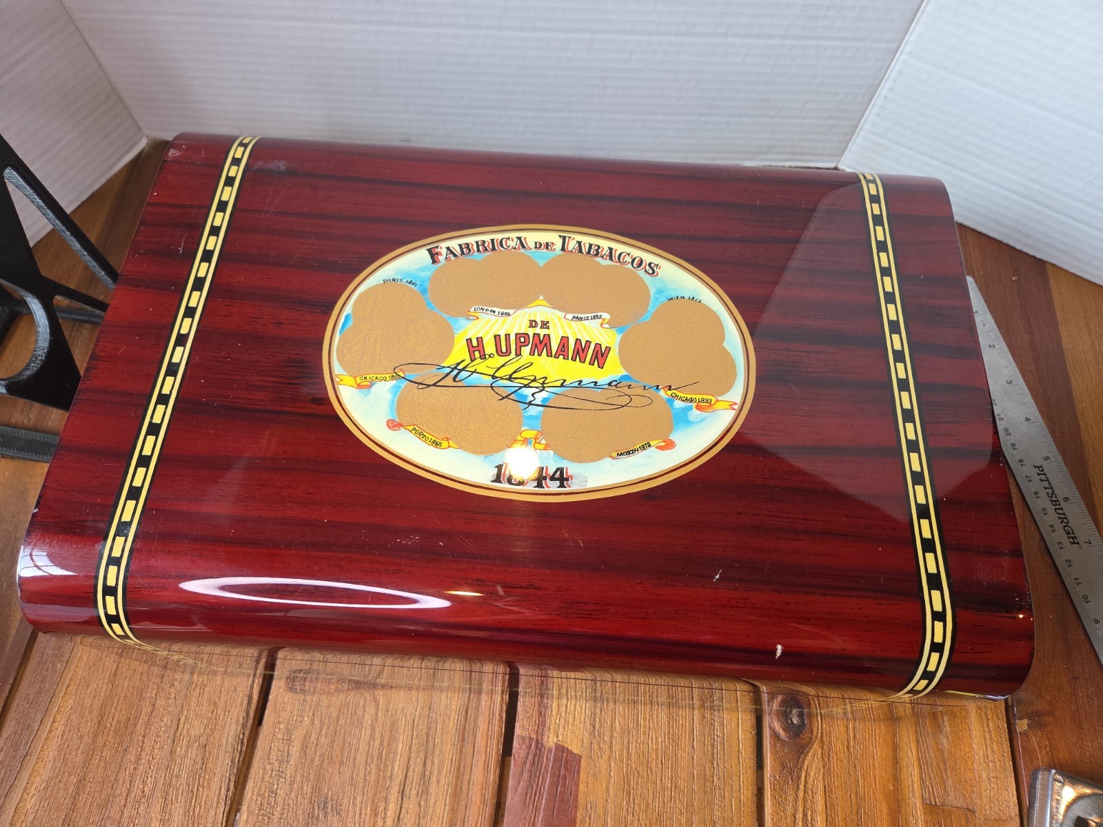 H. Upmann Cherry Red Wood Humidor With An Amazing Seal With Hygrometer H. Upmann Cherry Red Wood Humidor With An Amazing Seal With Hygrometer