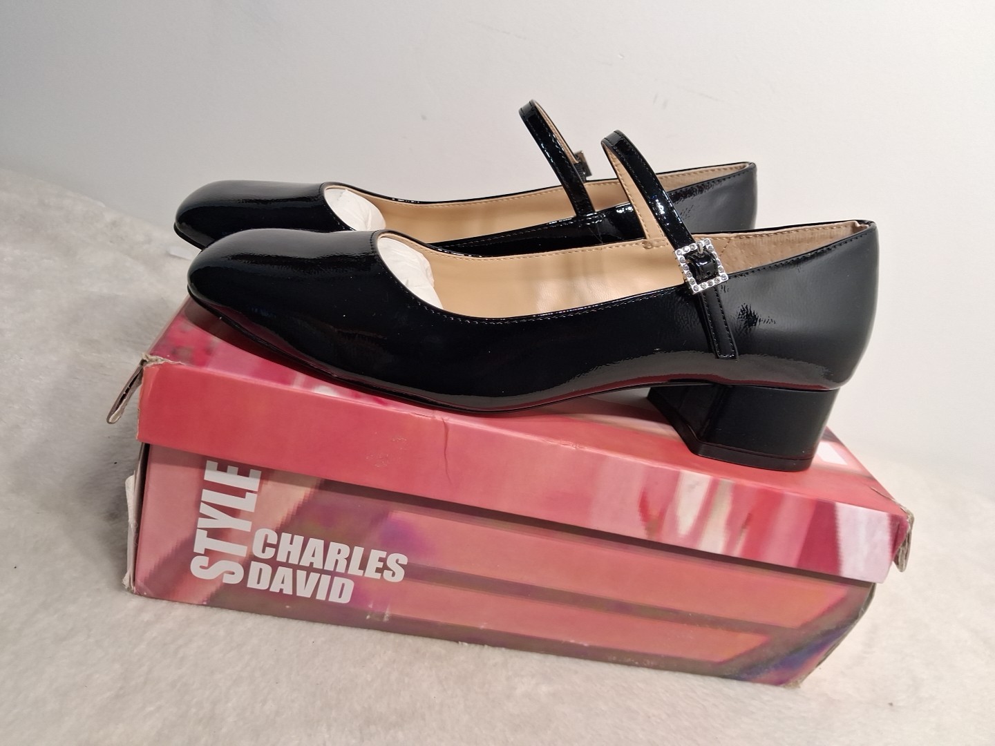 Style Charles David Women\'s  Zenobia Square Cap Toe Low Heel US SIZE 9.5 M