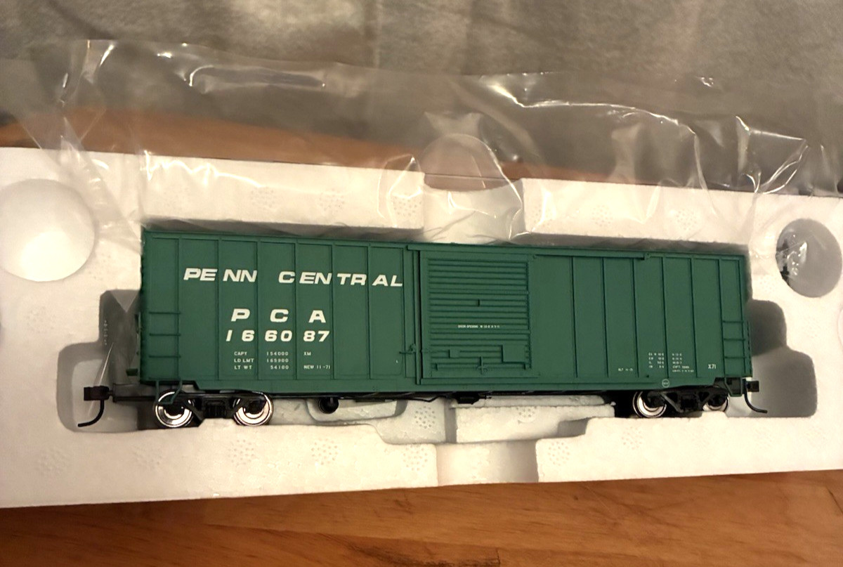 ATLAS HO Scale RTR Penn Central 50\' Precision Design Box Car #166087 BRAND NEW ATLAS HO Scale RTR Penn Central 50\' Precision Design Box Car #166087 BRAND NEW