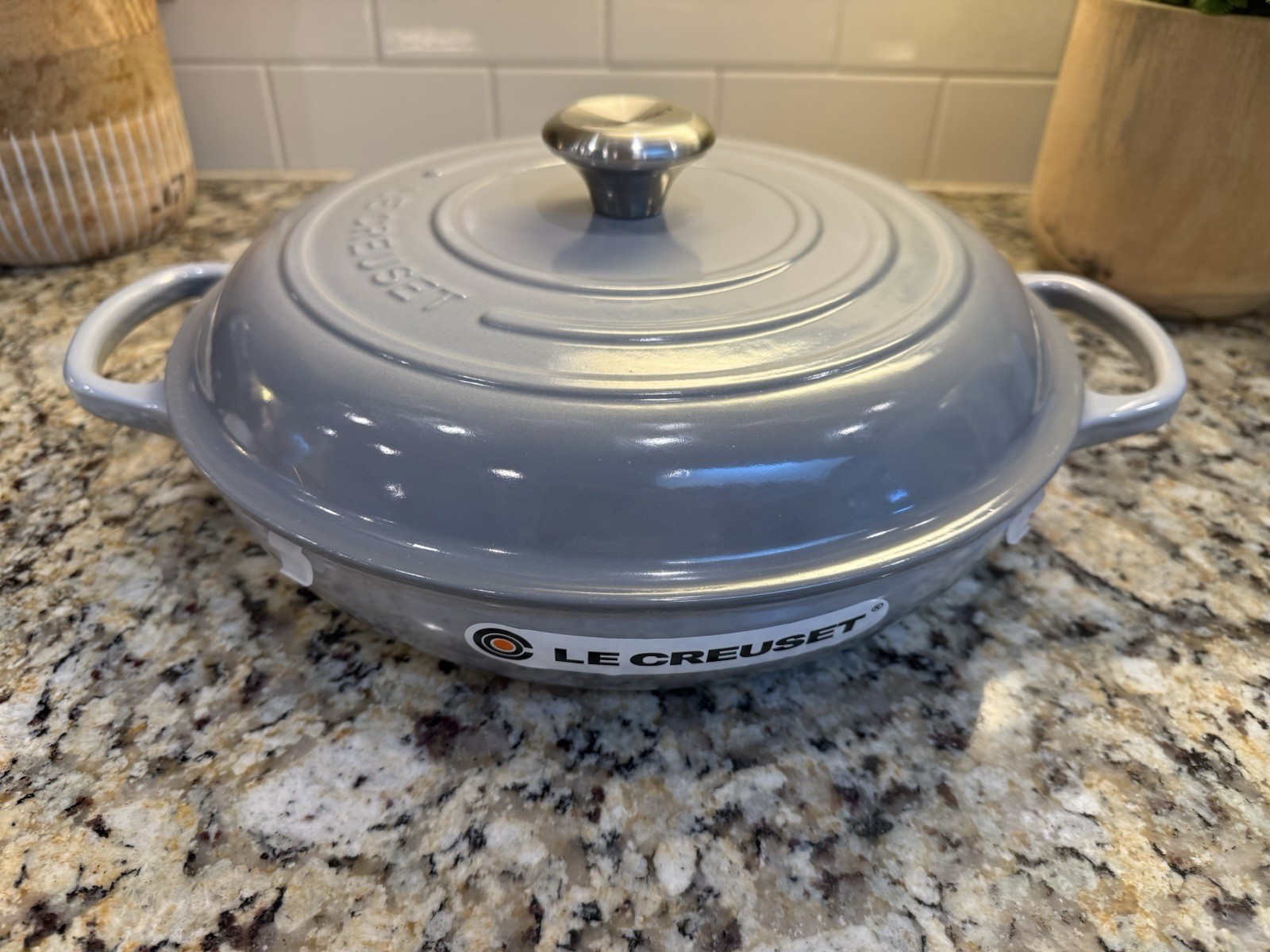 NEW Le Creuset Signature Cast Iron Braiser 3.5 qt Mist Gray Williams Sonoma 30cm NEW Le Creuset Signature Cast Iron Braiser 3.5 qt Mist Gray Williams Sonoma 30cm