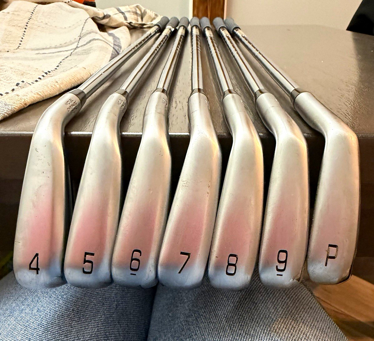 Mizuno JPX 925 Hot Metal 4-PW Iron Set 7 Clubs Stiff Steel Right-Handed Mizuno JPX 925 Hot Metal 4-PW Iron Set 7 Clubs Stiff Steel Right-Handed