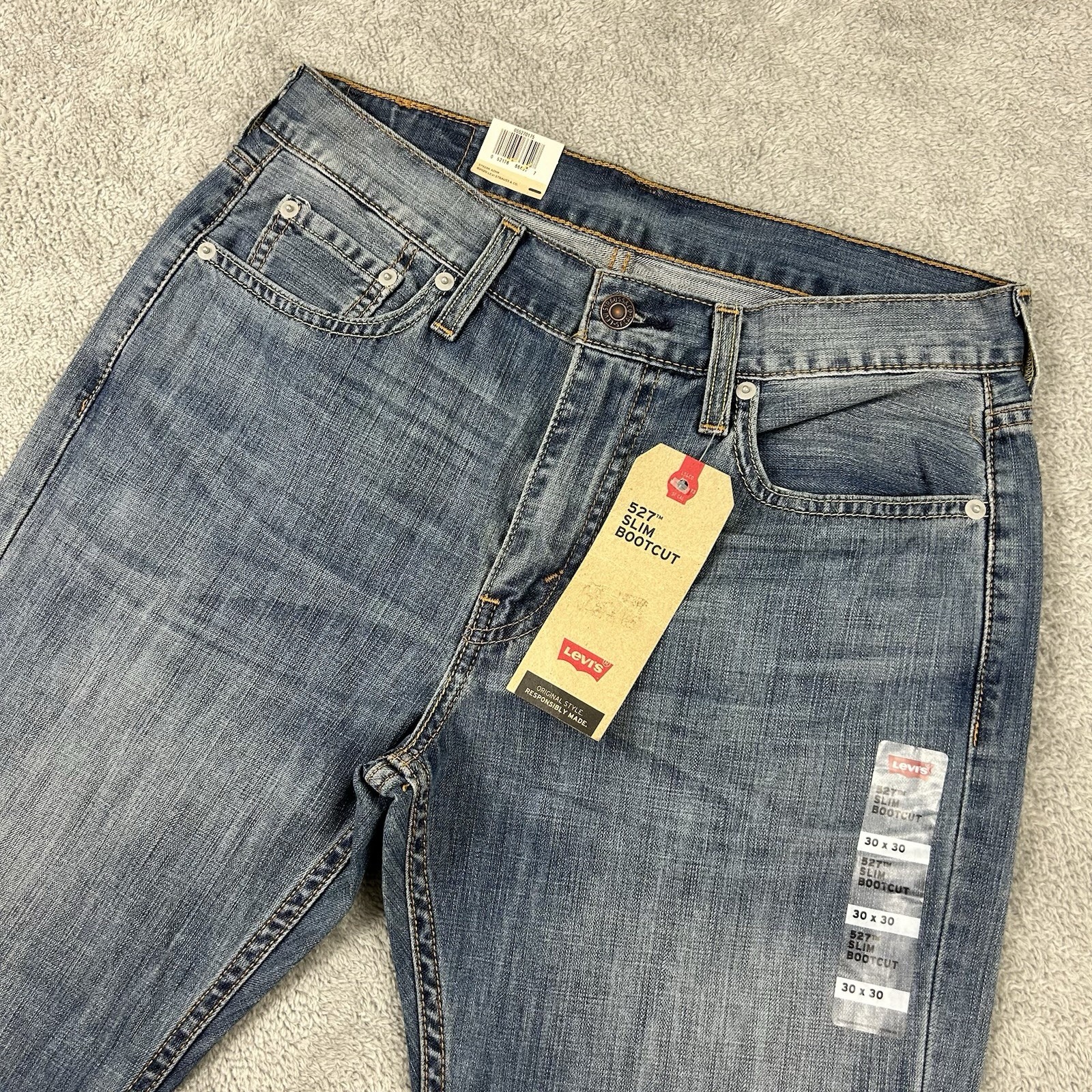NWT Levi\'s Men\'s 527 Slim Bootcut Fit Jeans Medium Wash 30x30 Blue Denim Cowboy NWT Levi\'s Men\'s 527 Slim Bootcut Fit Jeans Medium Wash 30x30 Blue Denim Cowboy