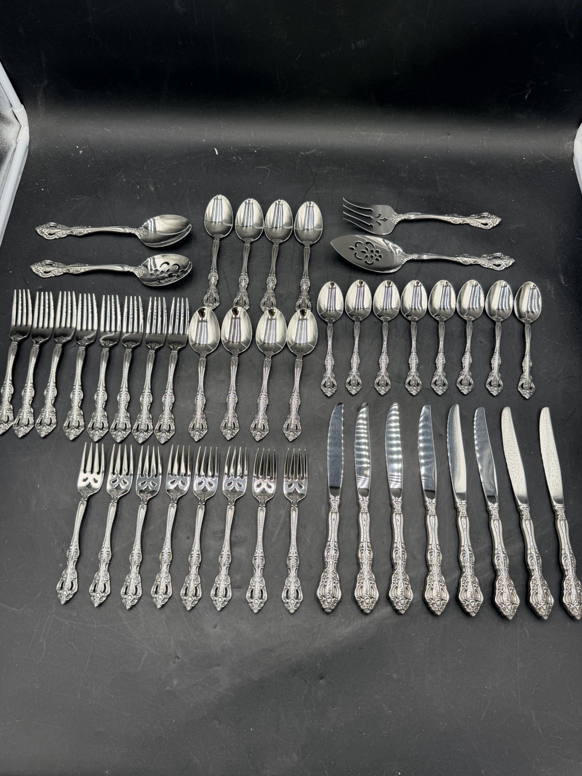 Oneida Michelangelo 18/10 Stainless Steel 44pc. Flatware Set (Service for Eight) Oneida Michelangelo 18/10 Stainless Steel 44pc. Flatware Set (Service for Eight)