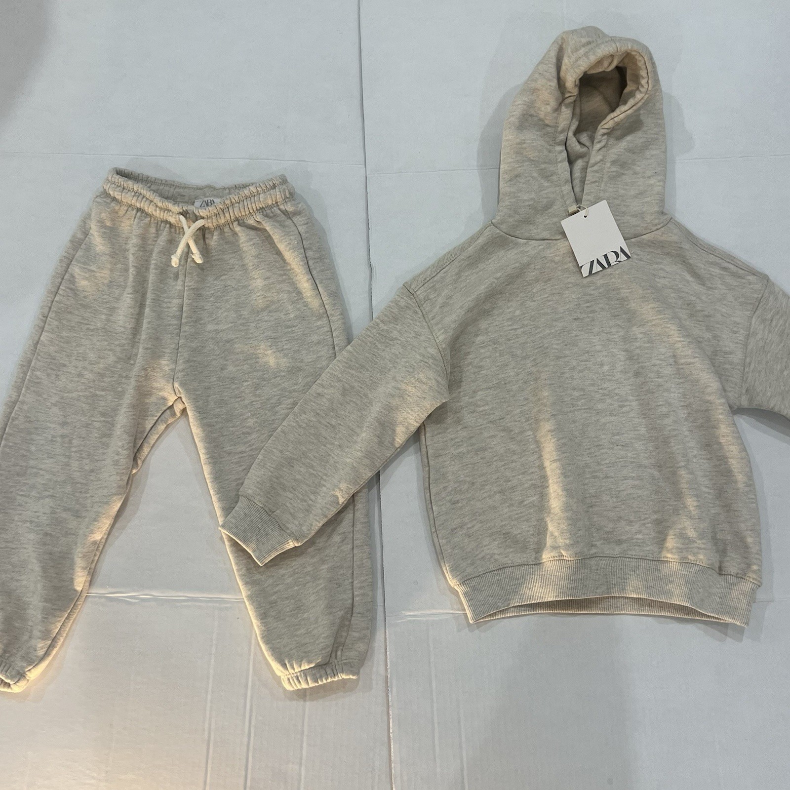 New ZARA Kids Beige Grey Hoodie Jogger Sweatpants Set 2 Piece 3-4 Years 104 NWT New ZARA Kids Beige Grey Hoodie Jogger Sweatpants Set 2 Piece 3-4 Years 104 NWT