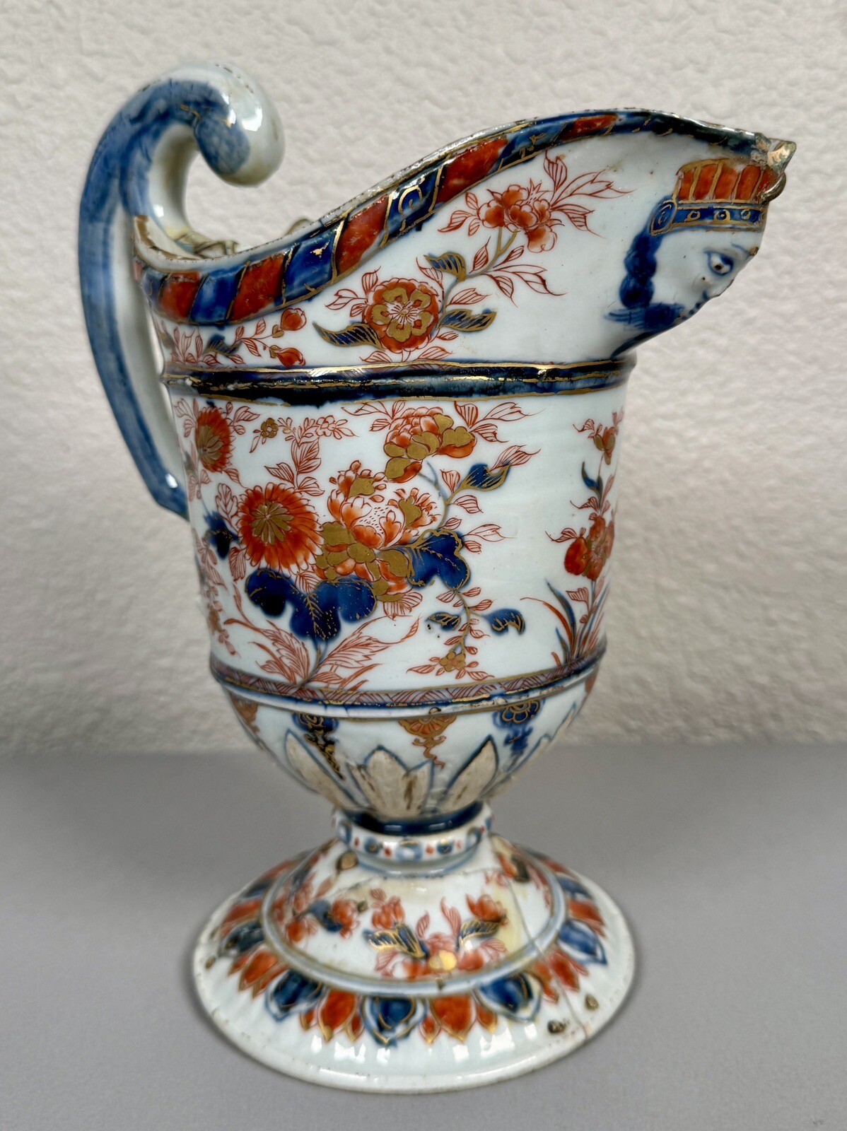 Antique Chinese Porcelain Helmet Imari Ewer Jug Qing Kangxi Vase Form 18th C. Antique Chinese Porcelain Helmet Imari Ewer Jug Qing Kangxi Vase Form 18th C.