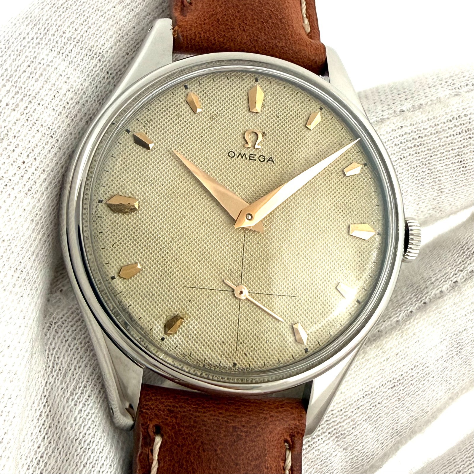 OVERSIZED 38MM Ø SWISS OMEGA 2505 HONEYCOMB DIAL MANUAL WIND STEEL GENTS WATCH