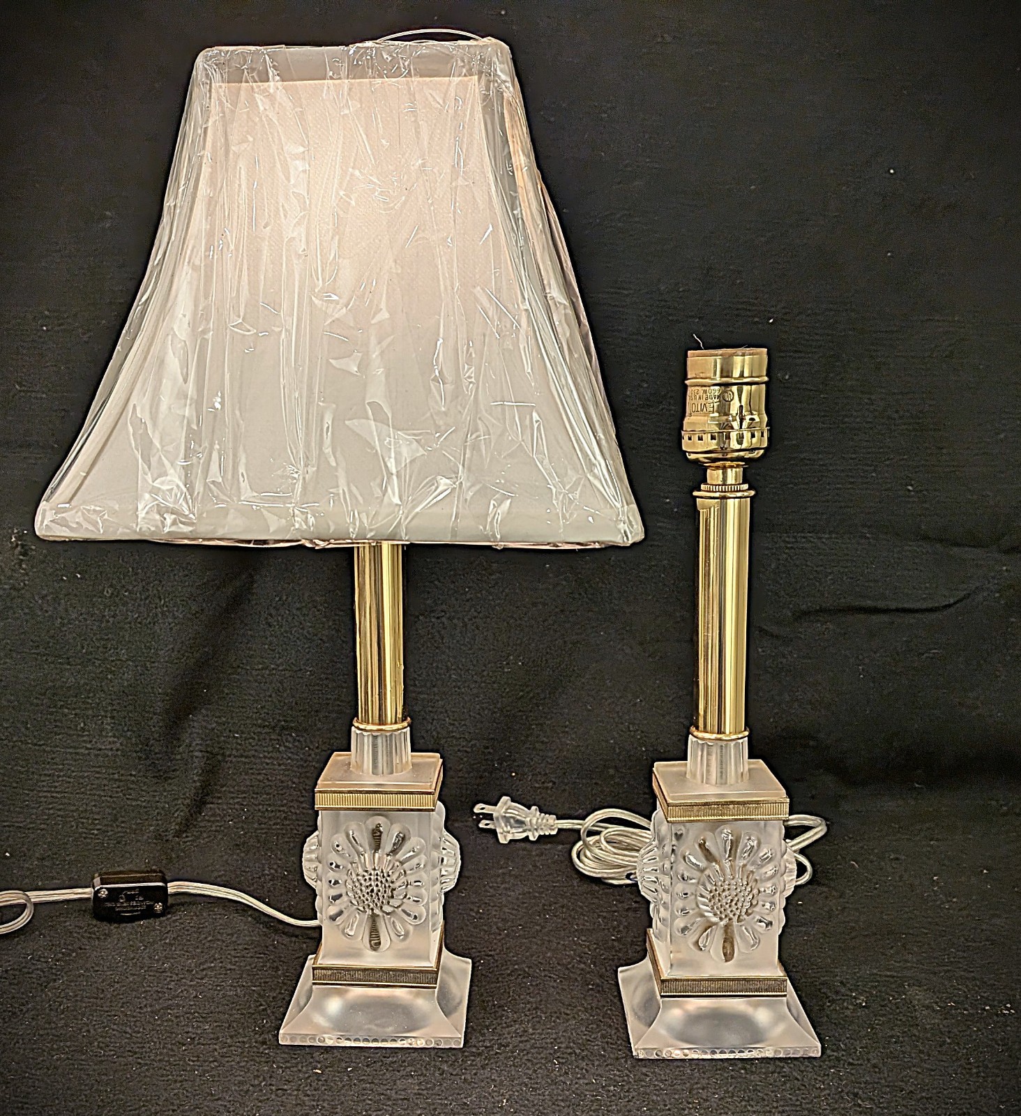 Pair of Vintage Lalique 1970s Frosted Crystal Lamps with Lampshade Pair of Vintage Lalique 1970s Frosted Crystal Lamps with Lampshade