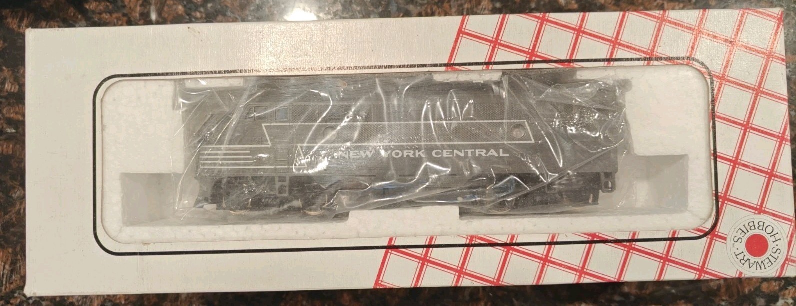 Stewart 5211 HO New York Central F3 Phase II Early A/B Diesel Locomotive Set NIB
