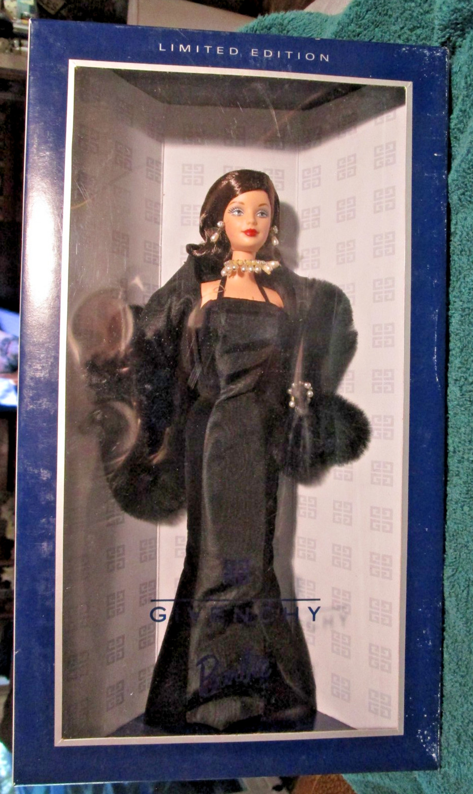Givenchy Barbie Doll Limited Edition 1999 Mattel No. 24635 NRFB Givenchy Barbie Doll Limited Edition 1999 Mattel No. 24635 NRFB