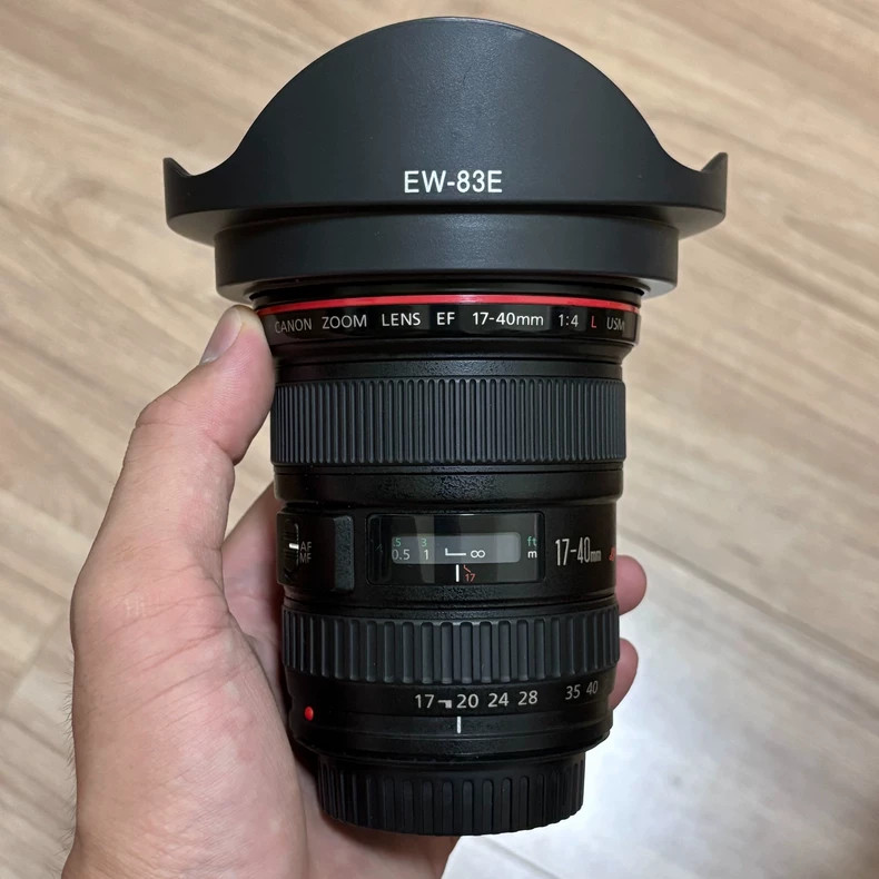 Canon EF 17-40mm F/4 L USM Wide Angle Zoom Lens for Canon EF Mount Camera