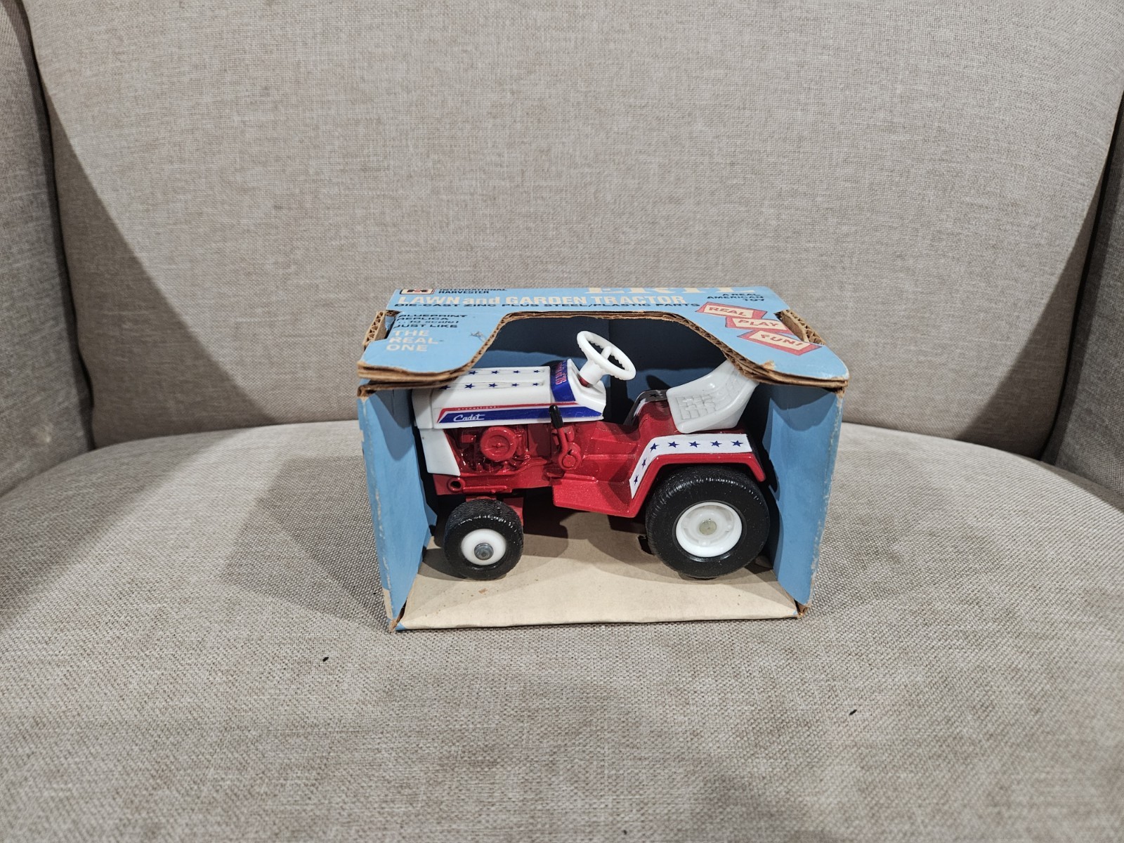 Vintage Ertl Spirit Of 76 International Cub Cadet With Blue Box