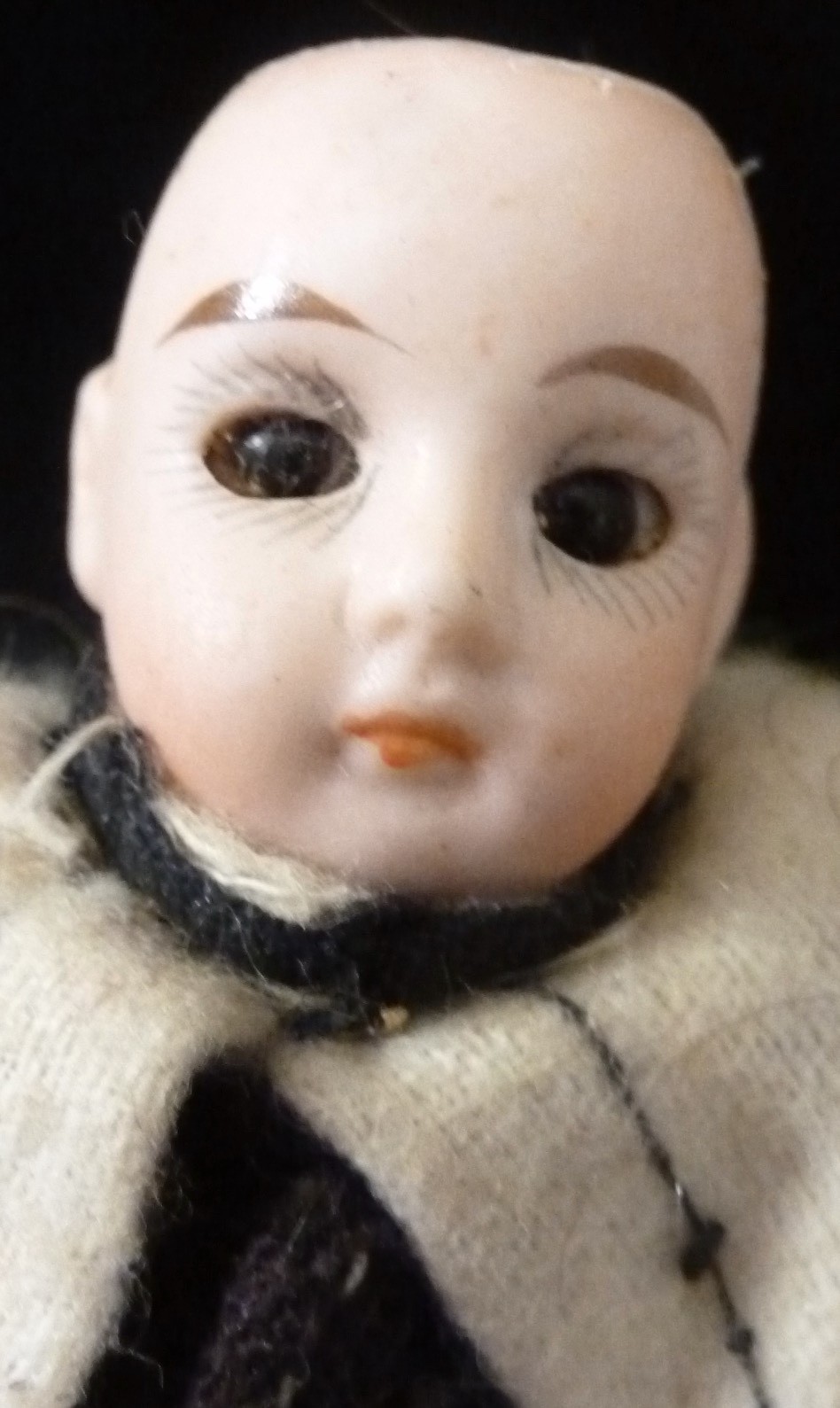 SMALL ANTIQUE DOLL  5\