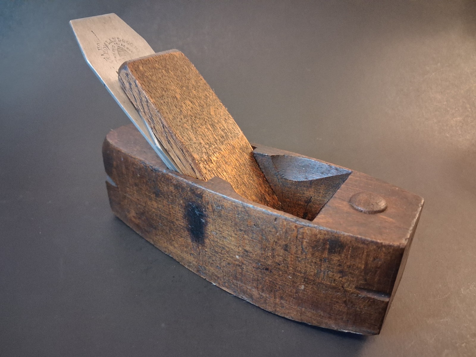 Rare Antique A. Howland Cayuga Wood Compass Plane w/Double Stamped Beehive Iron