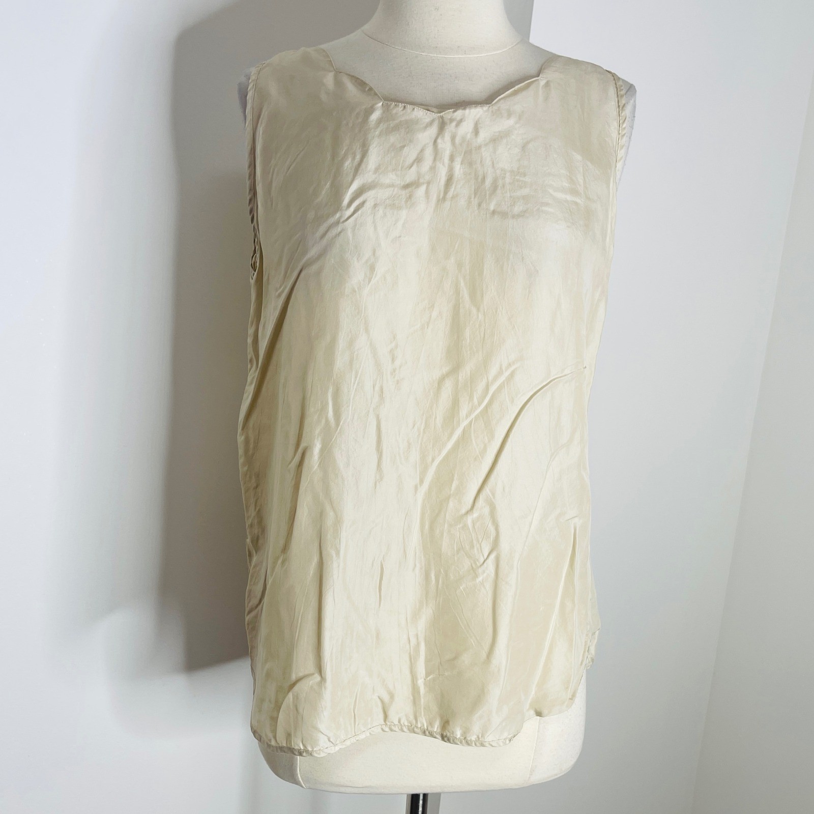Louise Paris Women 100% Silk Sleeveless Shell Blouse Cream Beige Medium RN 57686 Louise Paris Women 100% Silk Sleeveless Shell Blouse Cream Beige Medium RN 57686