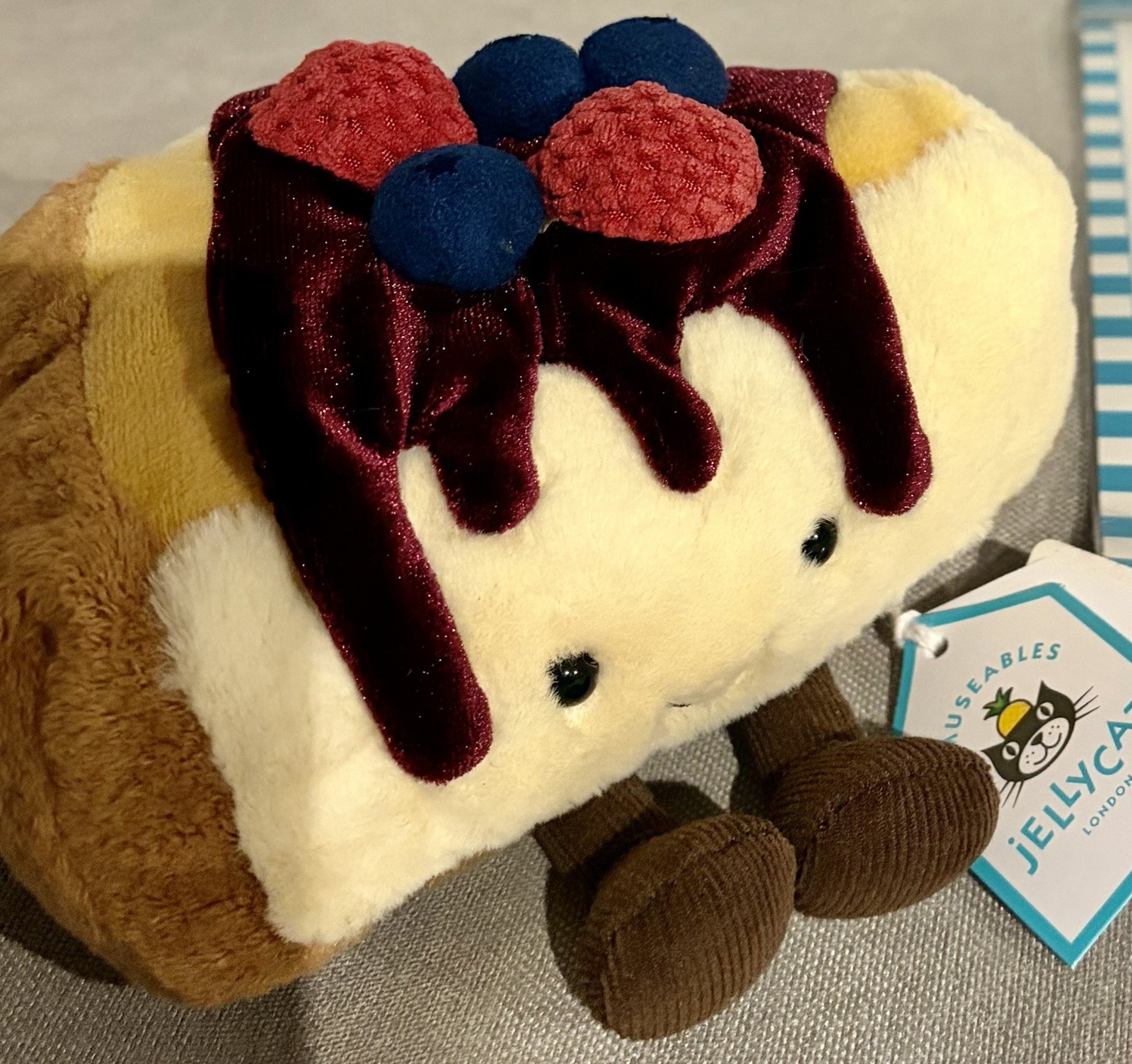 😊Jellycat Crember Cheesecake - Sold Exclusively at FAO Schwarz 🎹 NYC🚕 😊Jellycat Crember Cheesecake - Sold Exclusively at FAO Schwarz 🎹 NYC🚕