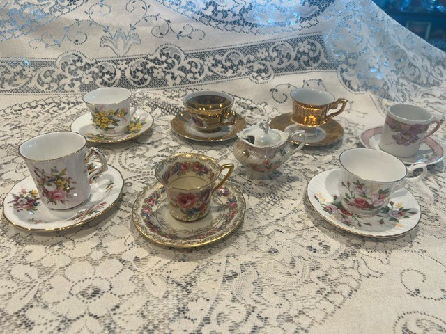 VINTAGE MISMATCHED SET OF 7 CHINA DEMITASSE TEACUPS PLUS  SUGAR BOWL W/ LID