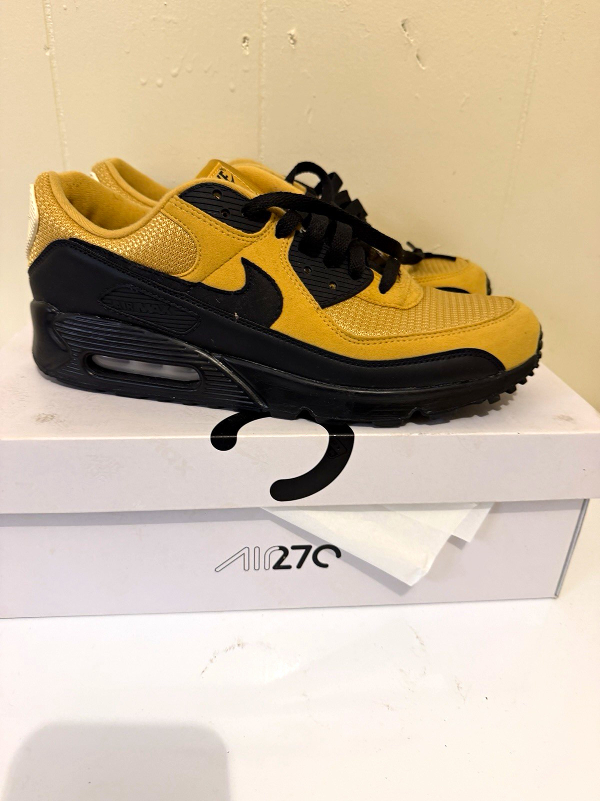 Nike Air Max custom 90 Men\'s Gold/Black Low Top Sneakers Nike Air Max custom 90 Men\'s Gold/Black Low Top Sneakers