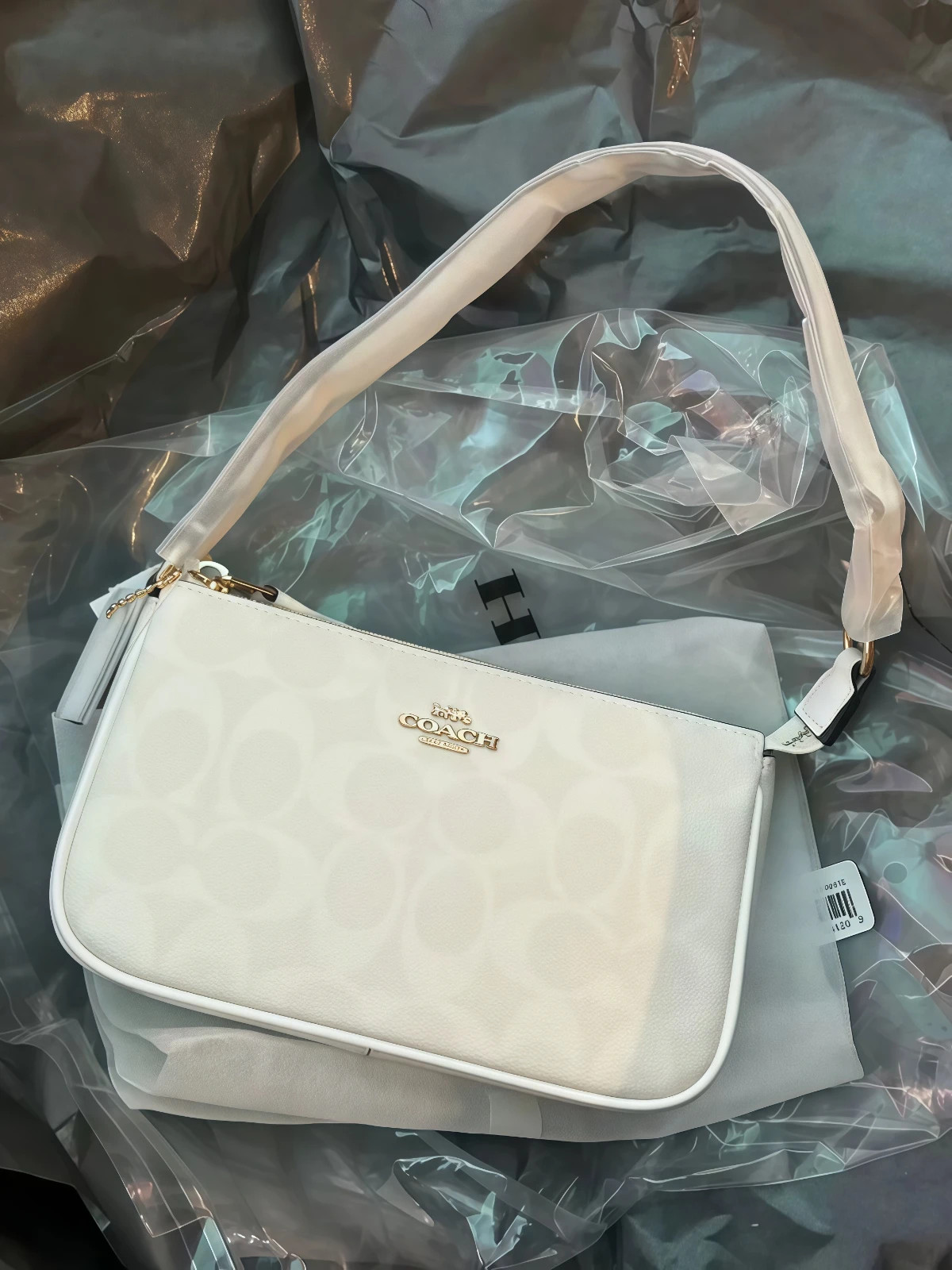 Coach Nolita 19 Signature Canvas Wristlet Shoulder Bag Chalk White CW426 Coach Nolita 19 Signature Canvas Wristlet Shoulder Bag Chalk White CW426