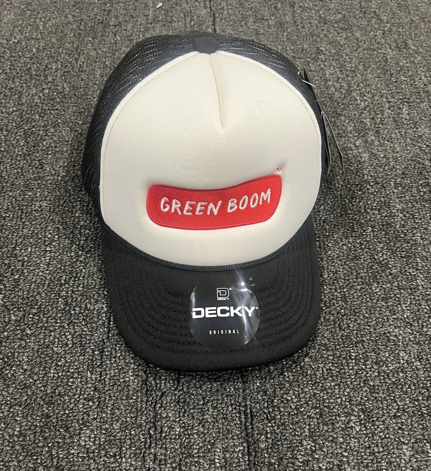 New ‘Decky Original\' White Hat Black Mesh Back One Size Fits Most Adjustable