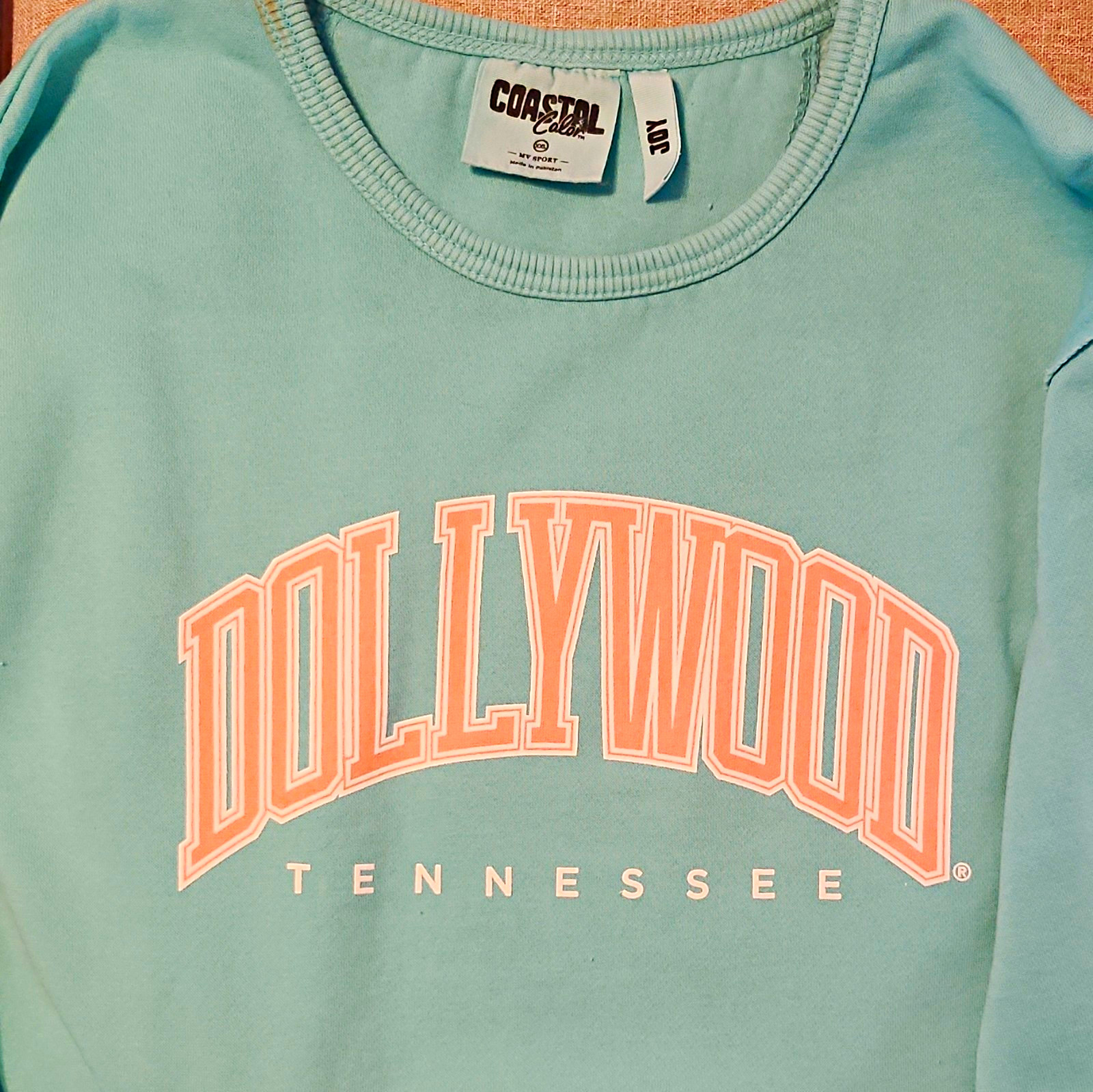 Coastal Color MV Sport Dollywood Tennessee Graphic Crewneck Sweatshirt Women 2XL Coastal Color MV Sport Dollywood Tennessee Graphic Crewneck Sweatshirt Women 2XL