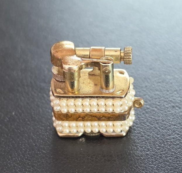 Antique Miniature Golden Wheel Faux Pearl Lift-Arm Lighter Antique Miniature Golden Wheel Faux Pearl Lift-Arm Lighter