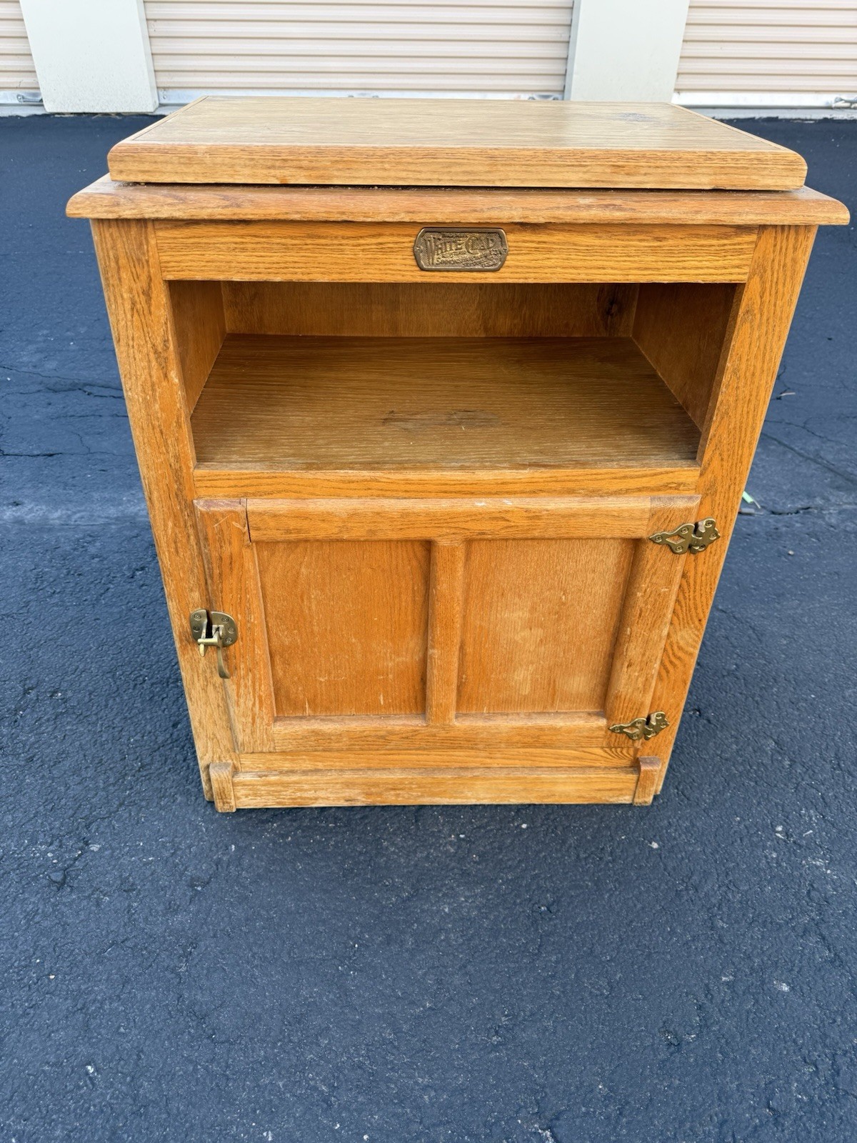 Vintage 1910s–1930s White-Clad Oak Cabinet End Table Storage Vintage 1910s–1930s White-Clad Oak Cabinet End Table Storage